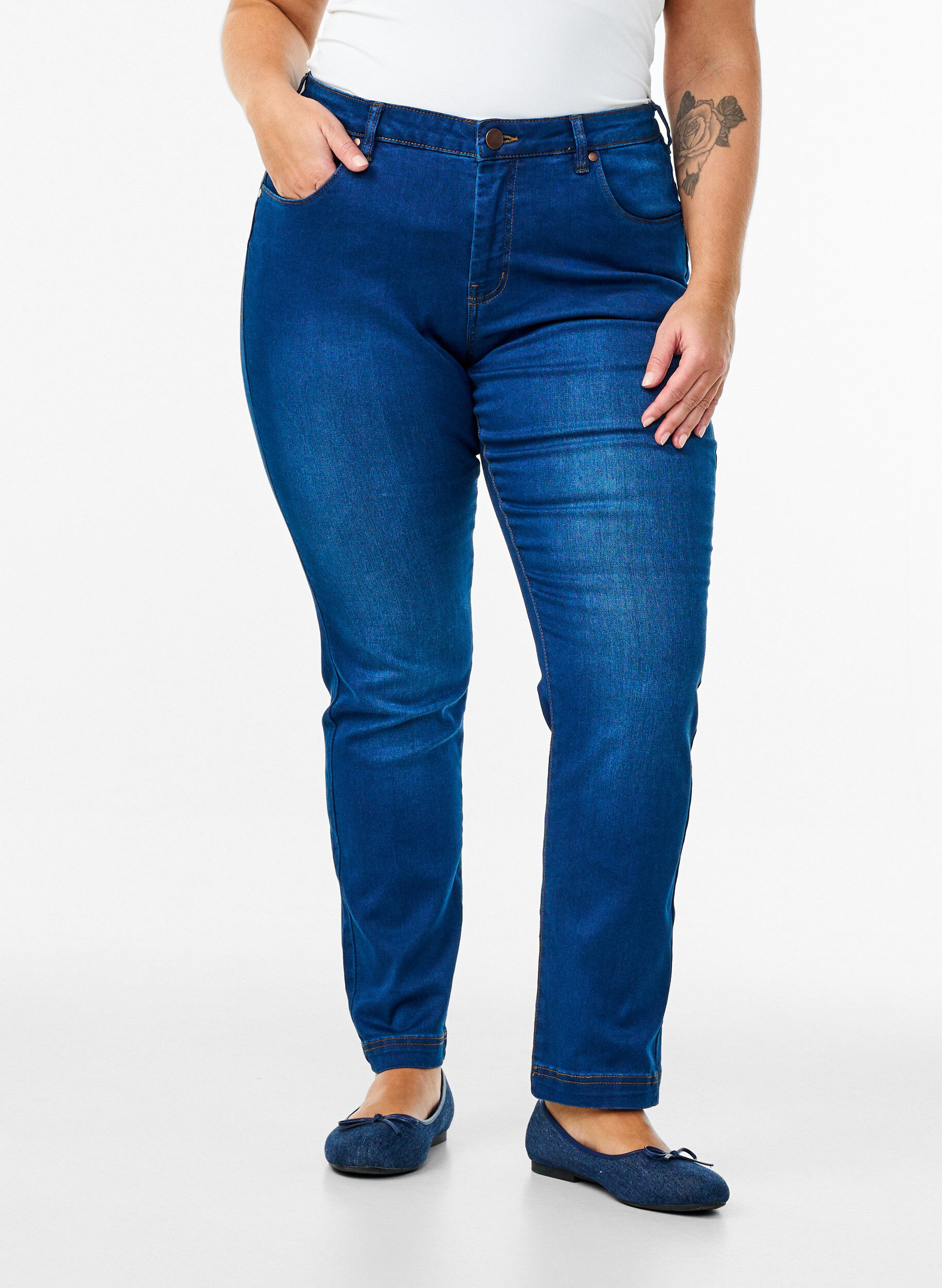 Zizzi Emily jeans slim fit taille normale, Bleu, Model image number 2