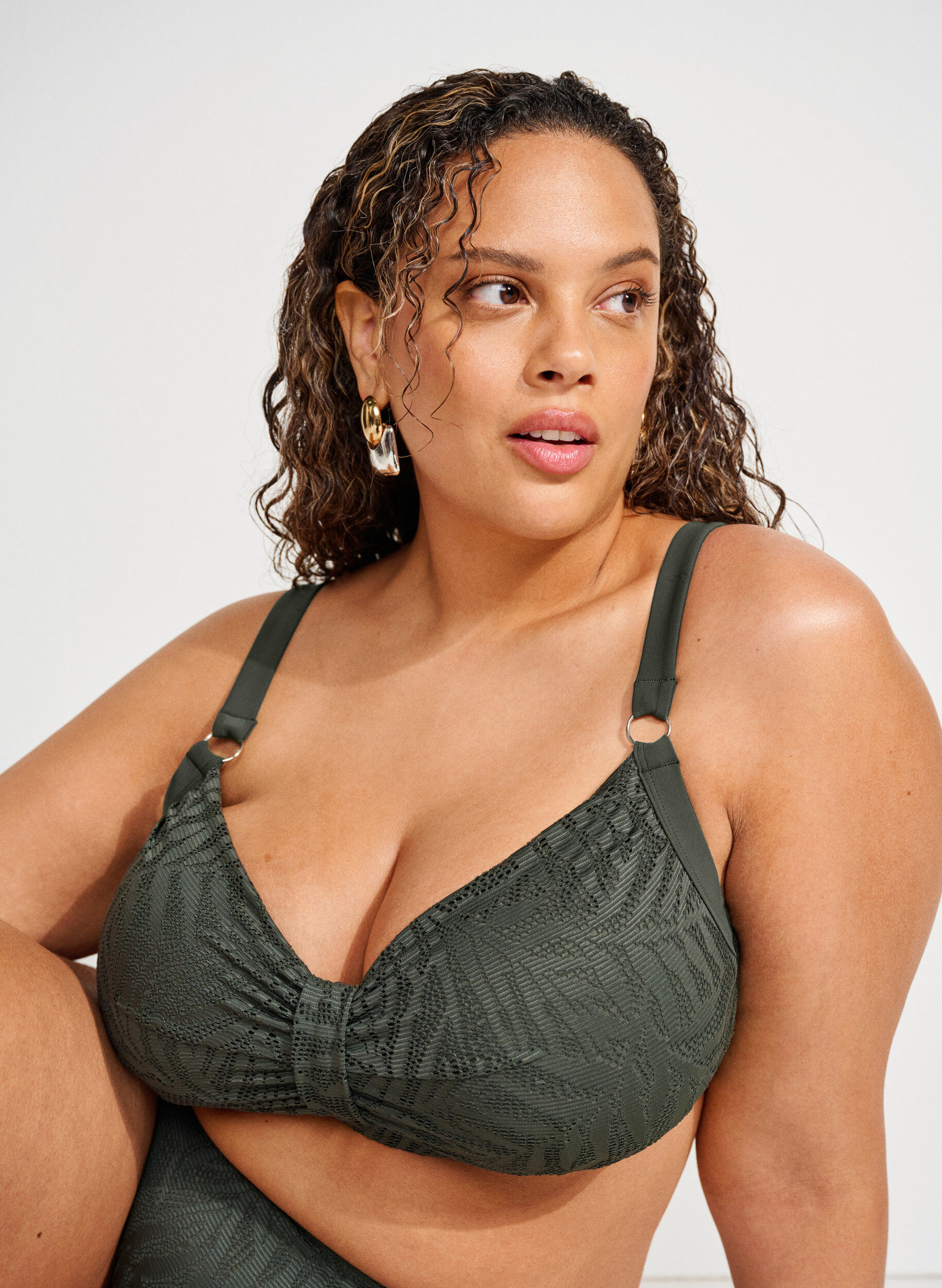 Zizzi Haut de bikini avec maille textur&eacute;e et coussinets amovibles, Vert, Image image number 0