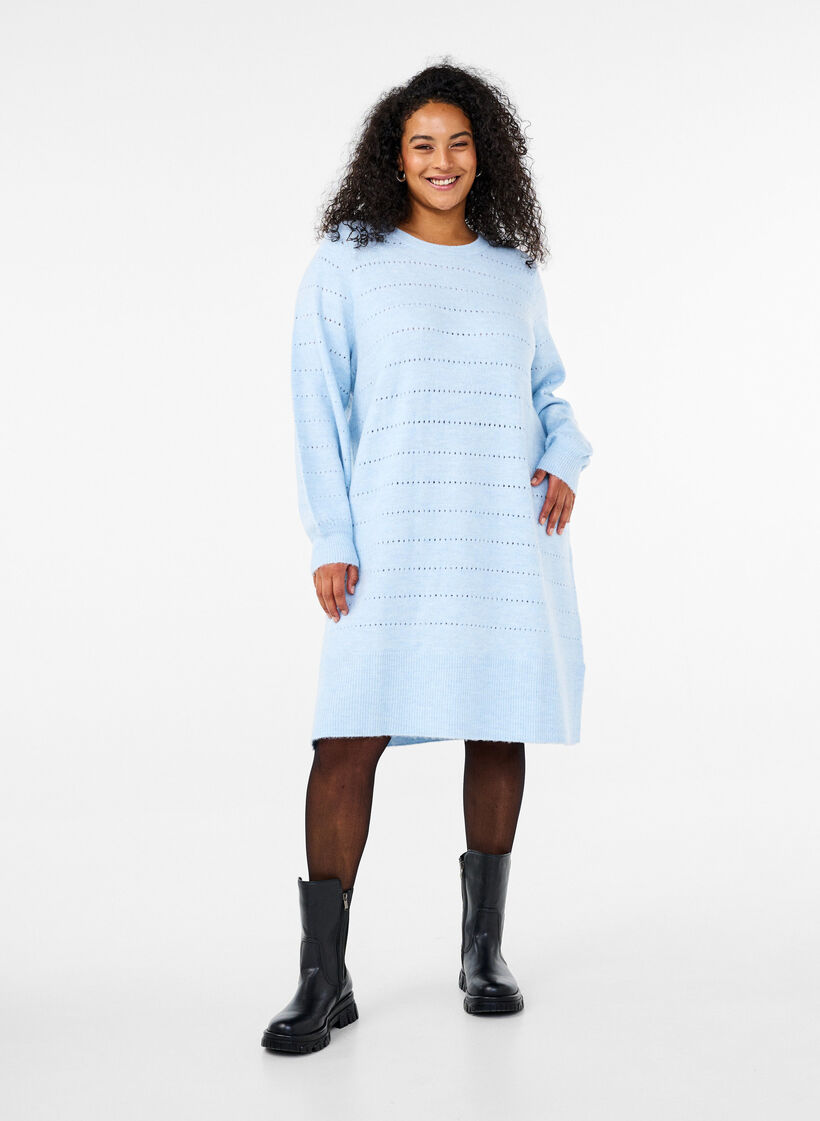 Robe en maille à fentes et motifs en dentelle, Cashmere Blue Mel., Model image number 2