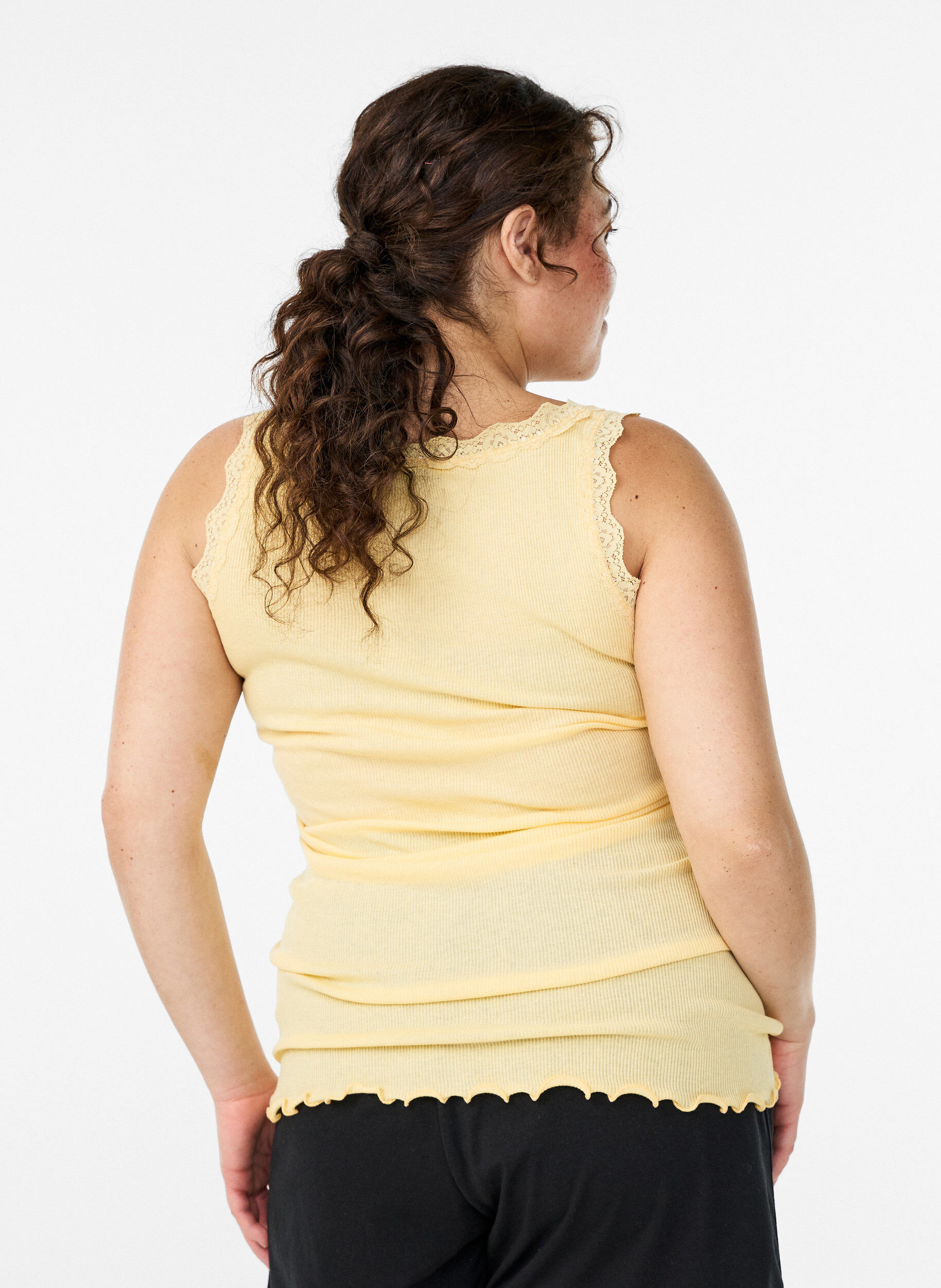 ZizziHaut avec bordure en dentelle, Jaune clair, Model image number 2