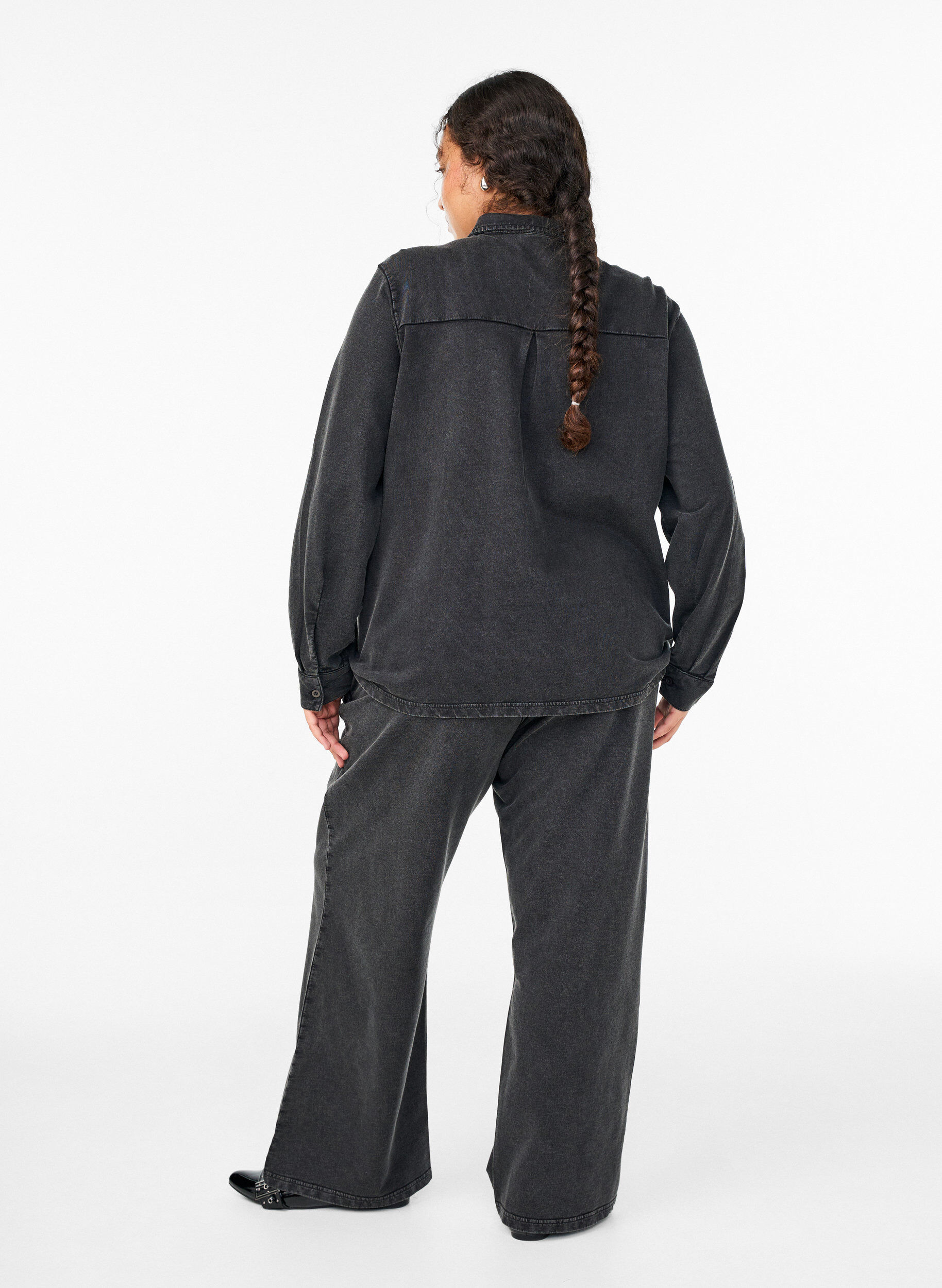 Zizzi Pantalon de jogging coupe ample &agrave; effet d&eacute;lav&eacute;, Gris anthracite, Model image number 1