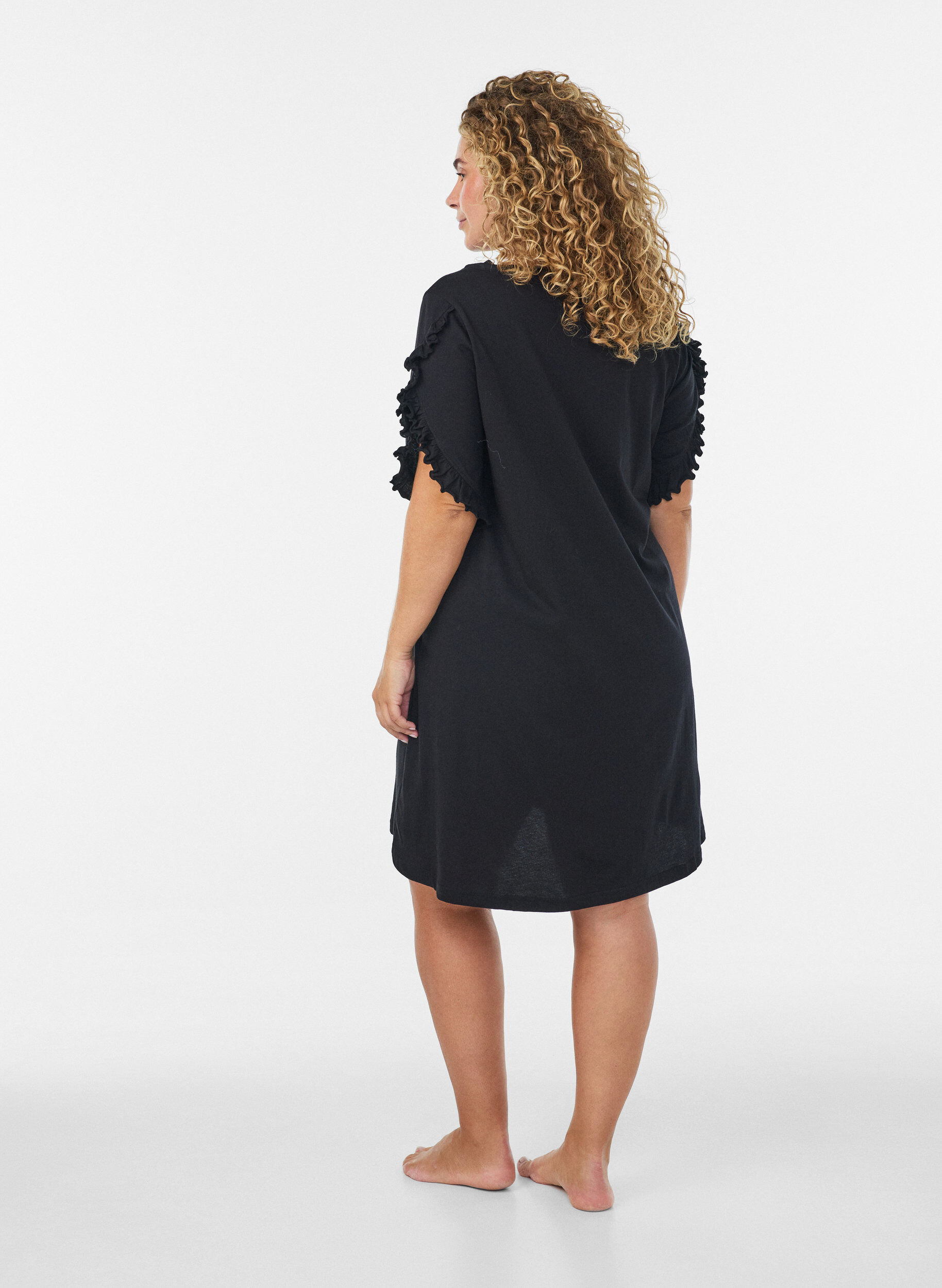 ZizziChemise de nuit en coton bio avec manches &agrave; volants, Noir, Model image number 2