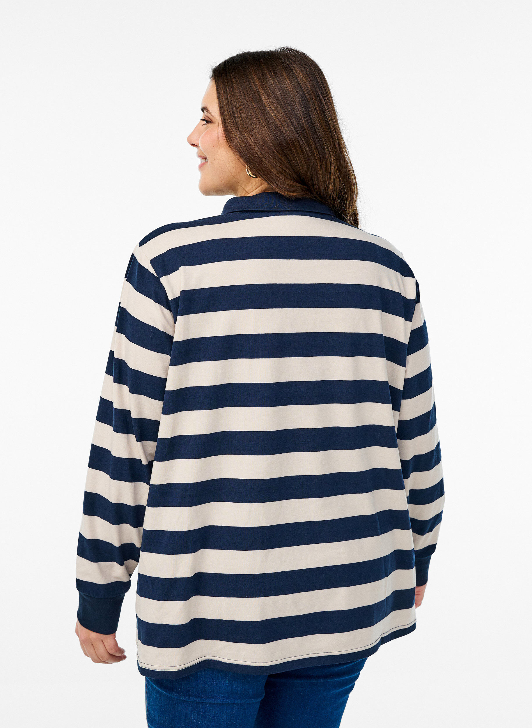 Zizzi Polo &agrave; rayures avec d&eacute;tails en tissu &eacute;ponge, Birch w. Navy, Model image number 1