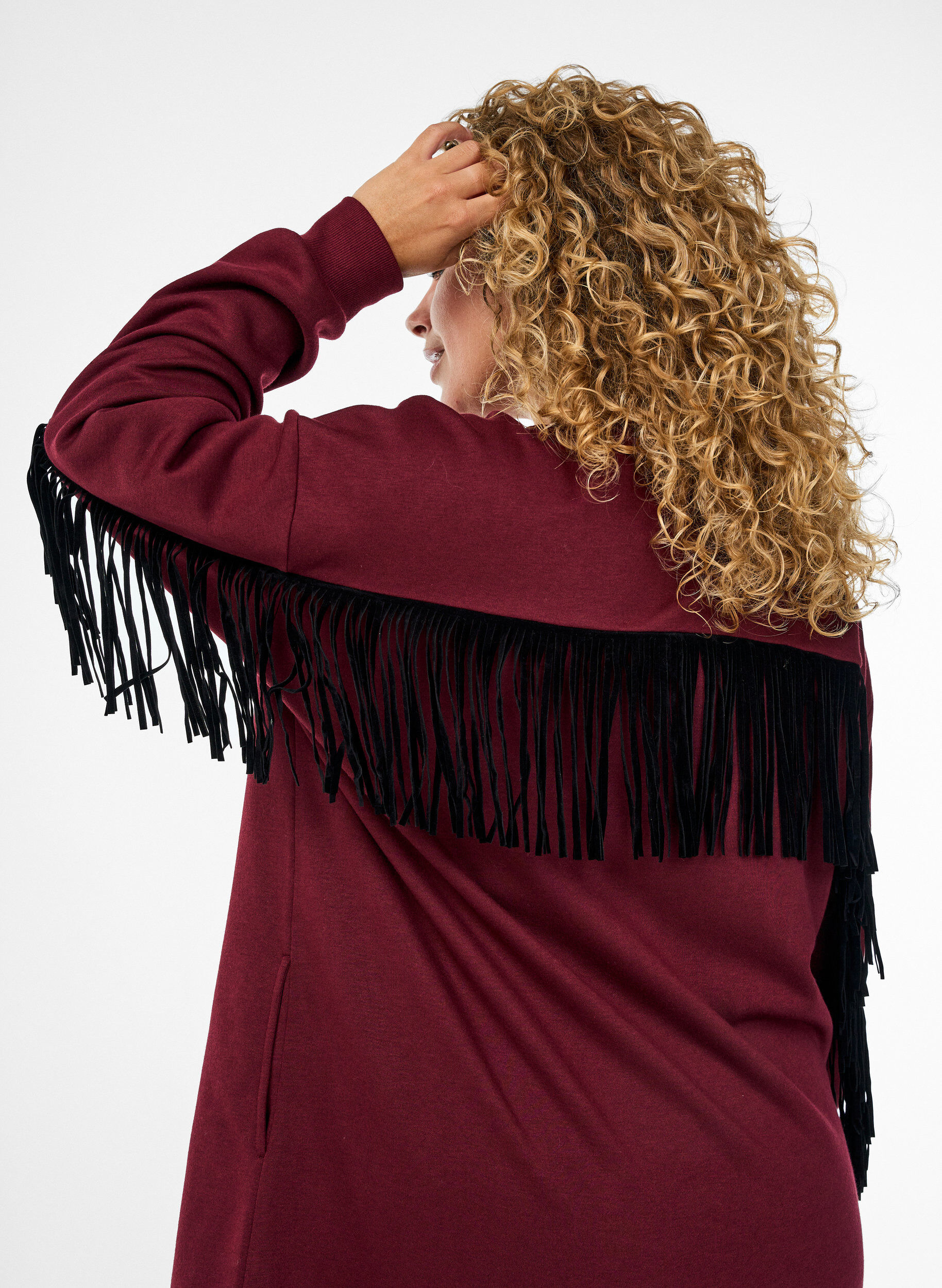 Zizzi Robe sweat mi-longue avec franges, Bordeaux fonc&eacute;, Model image number 3