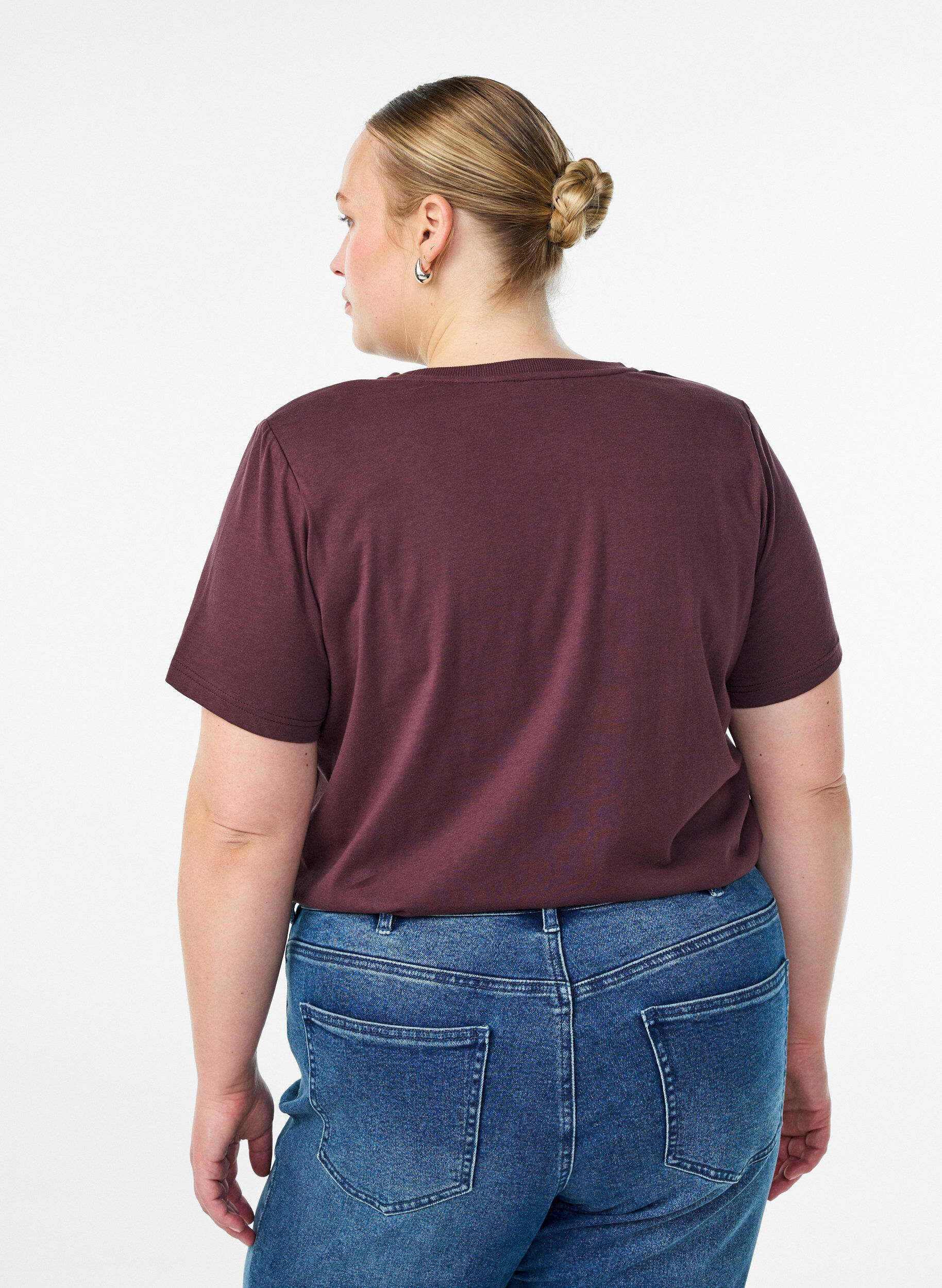 Zizzi T-shirt basic en coton avec &eacute;paulettes, Bordeaux fonc&eacute;, Model image number 2