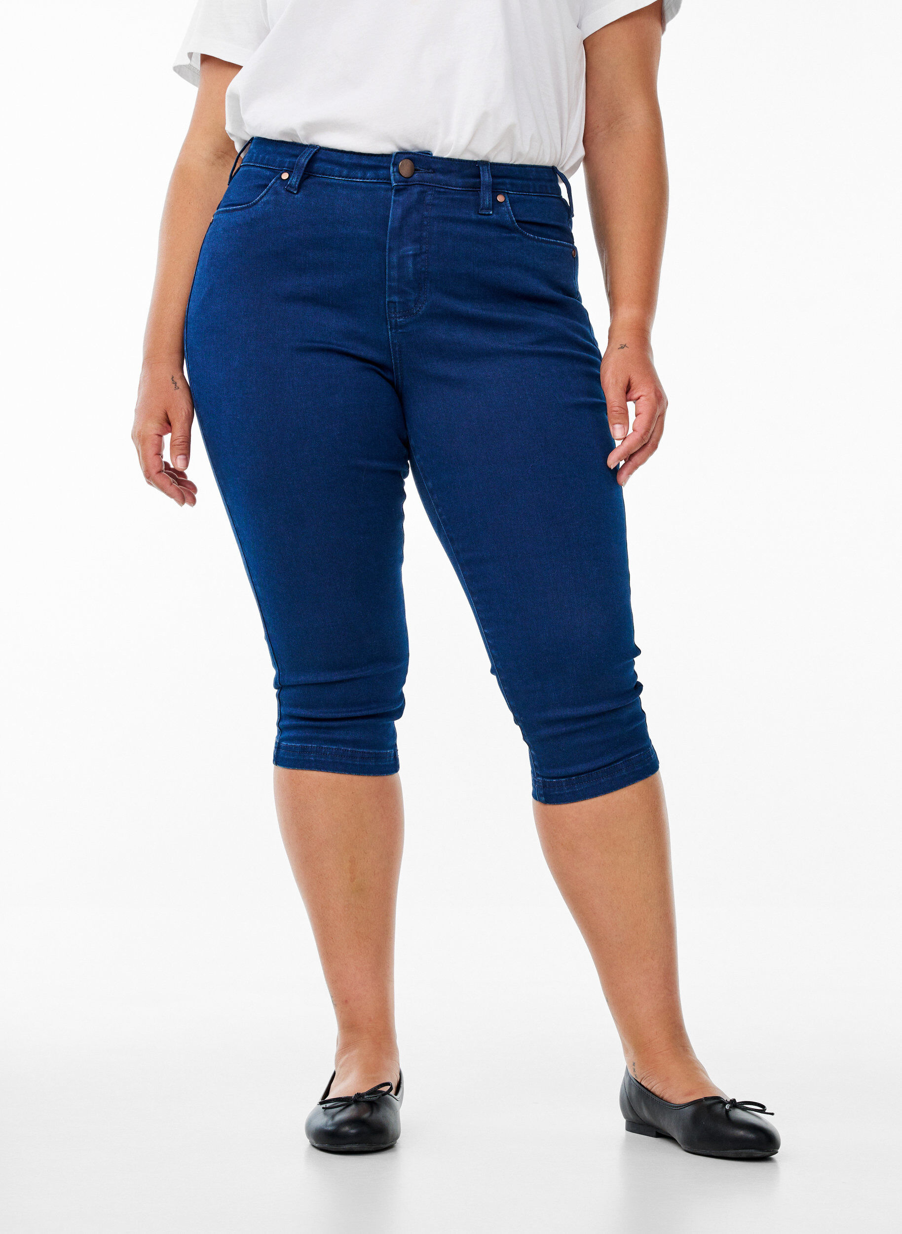 Zizzi Jean capri Amy &agrave; taille haute et coupe super slim, Bleu, Model image number 2