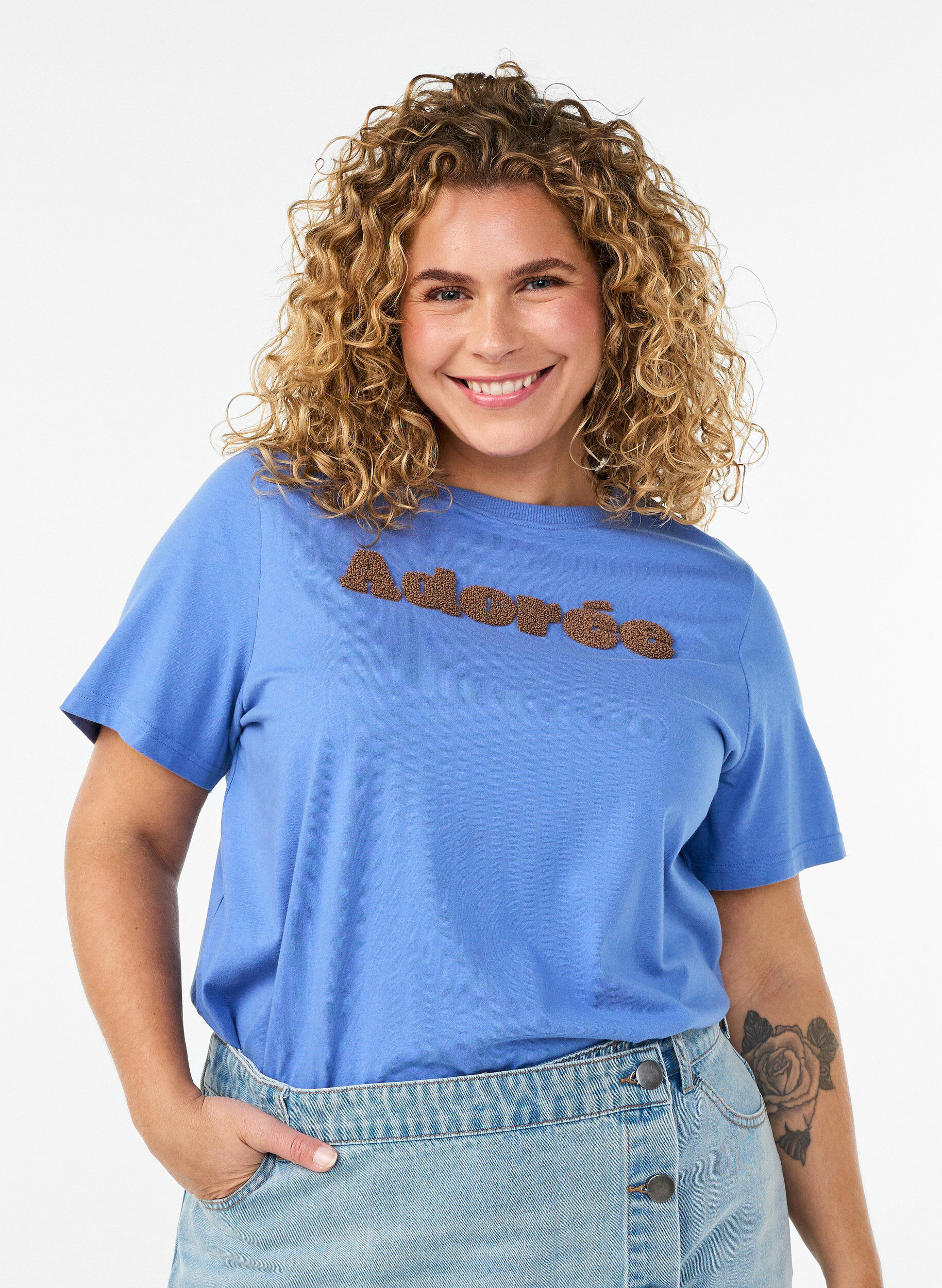 T-shirt en coton bio avec imprim&eacute; sur le devant, Bleu, Model
