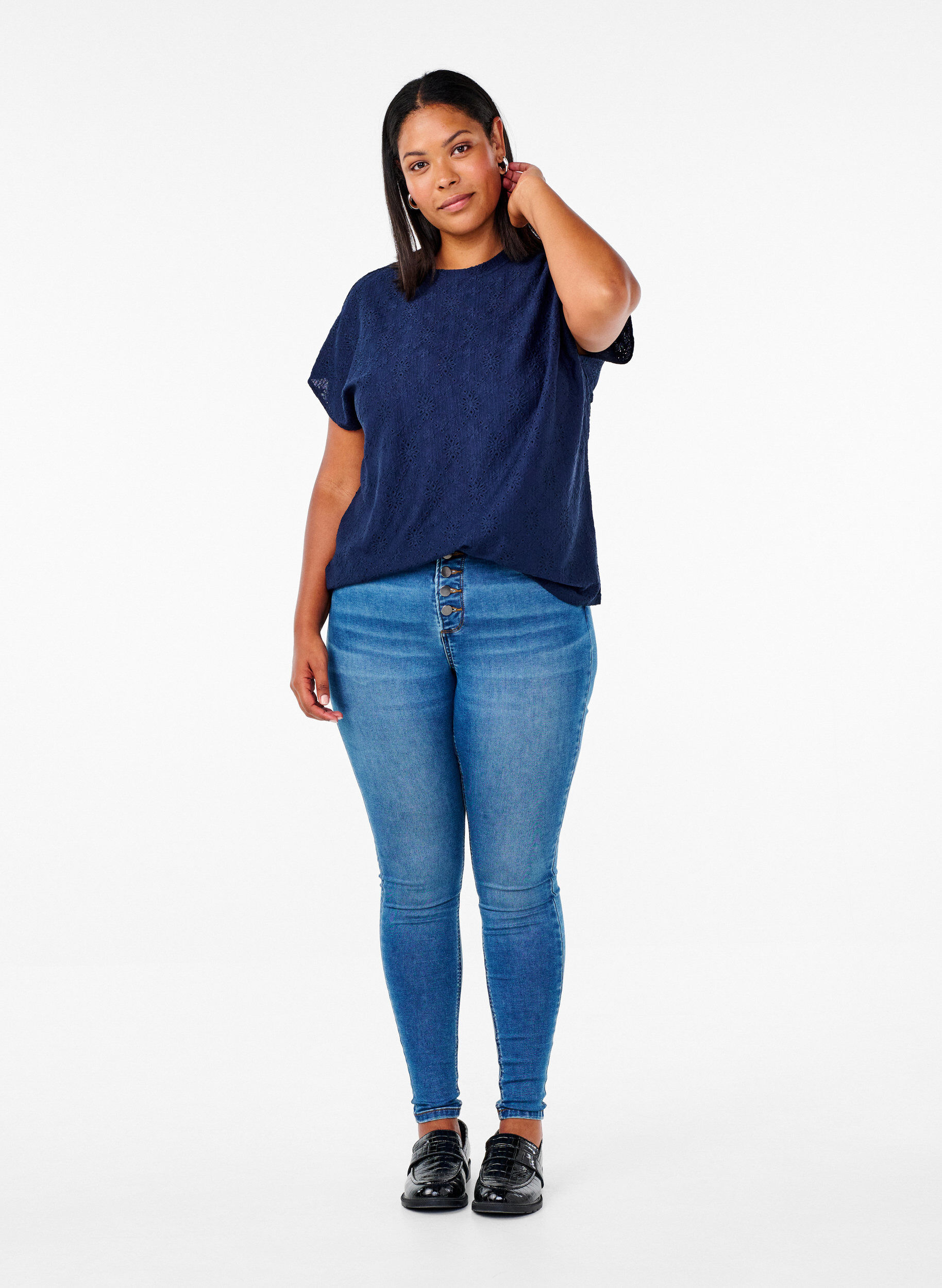 Zizzi Chemisier &agrave; manches courtes avec broderie florale, Naval Academy, Model image number 2