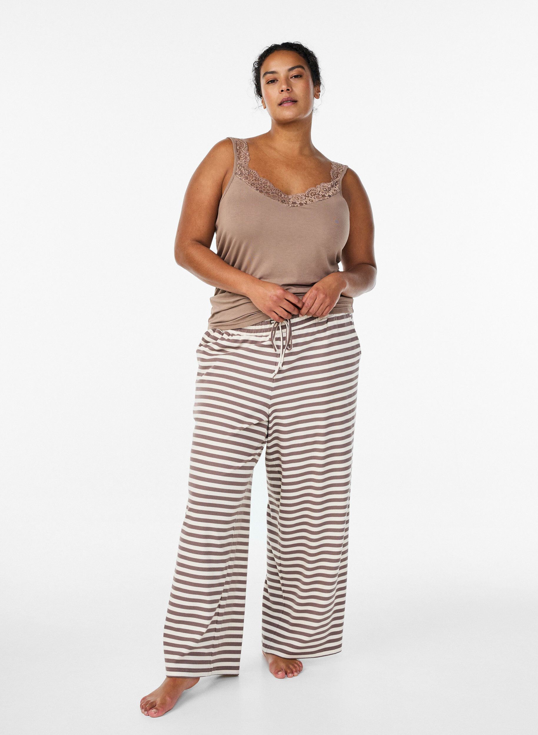 Pantalon de pyjama ray&eacute; &agrave; taille haute et coupe ample, Beige, Model