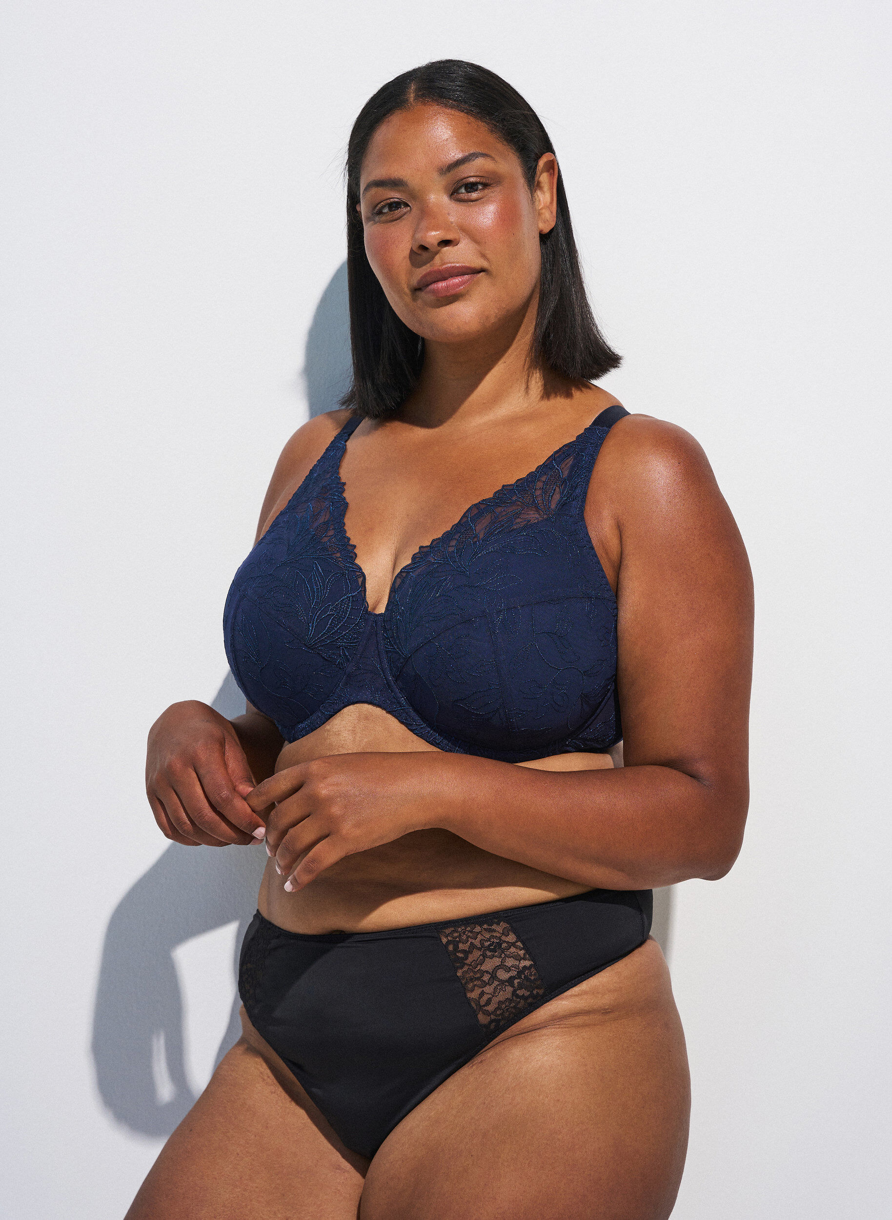 Soutien-gorge rembourr&eacute; en dentelle avec armatures