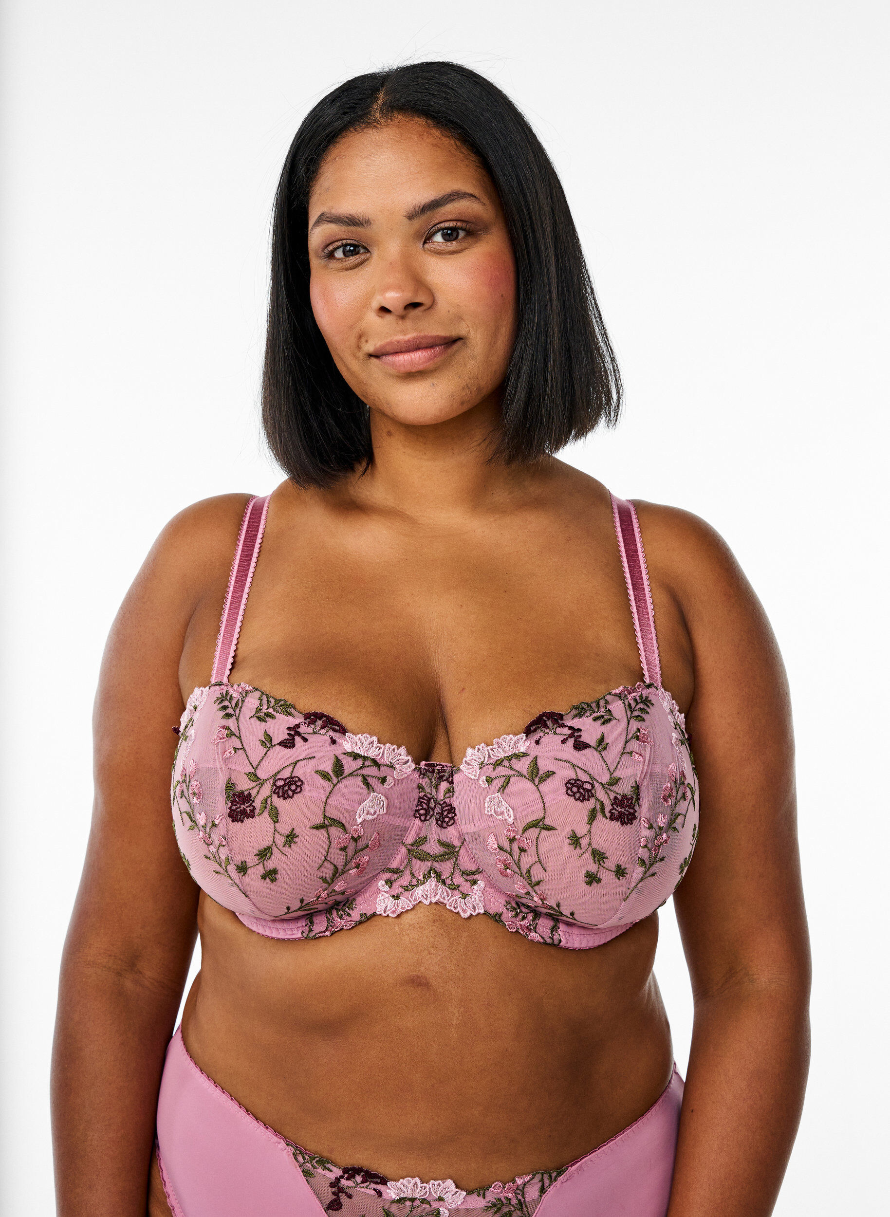 Zizzi Soutien-gorge balconnet avec des fleurs brod&eacute;es, Rose, Model image number 0