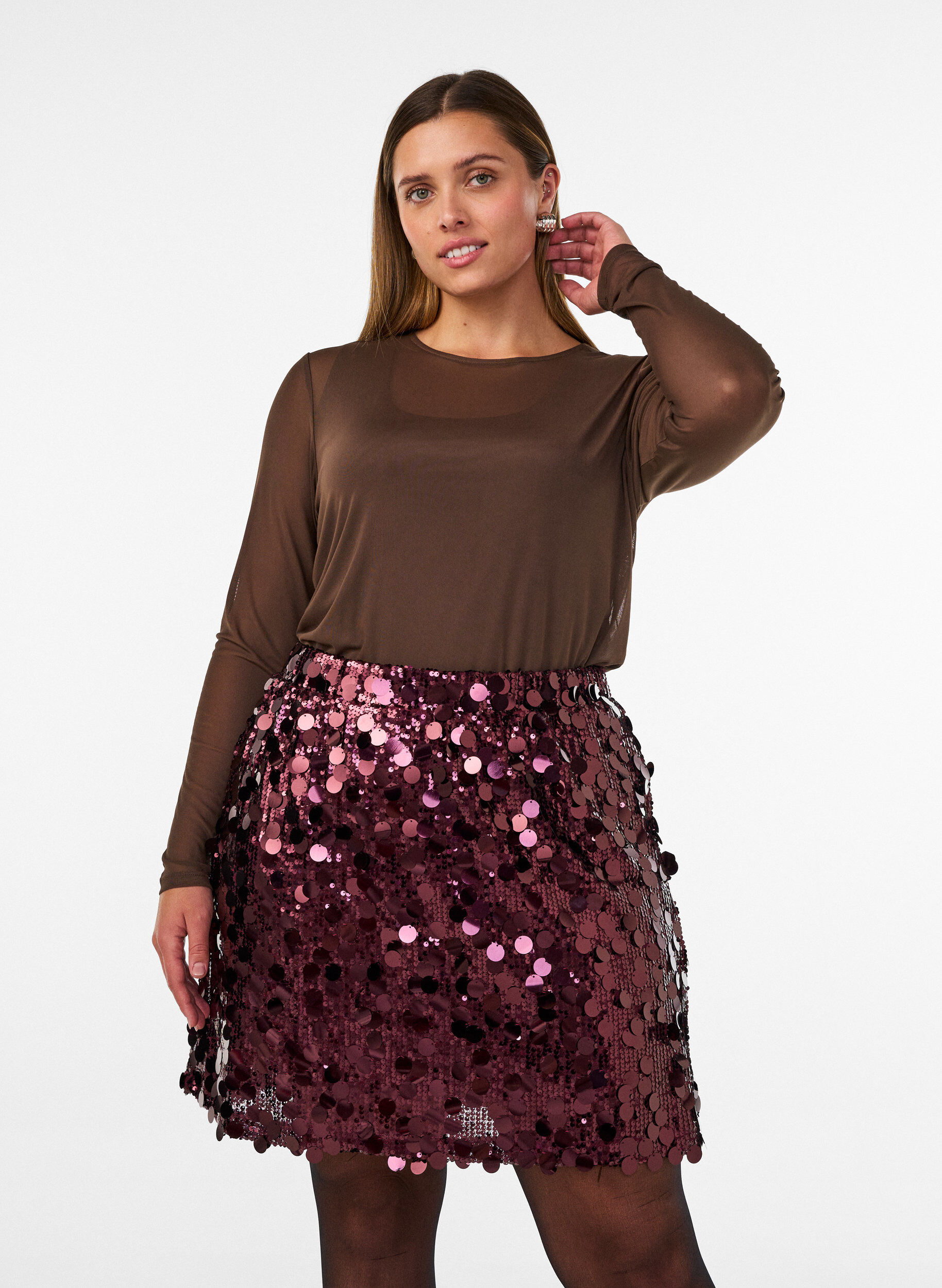 Jupe courte &agrave; sequins avec une ceinture &eacute;lastique, Bordeaux fonc&eacute;, Model