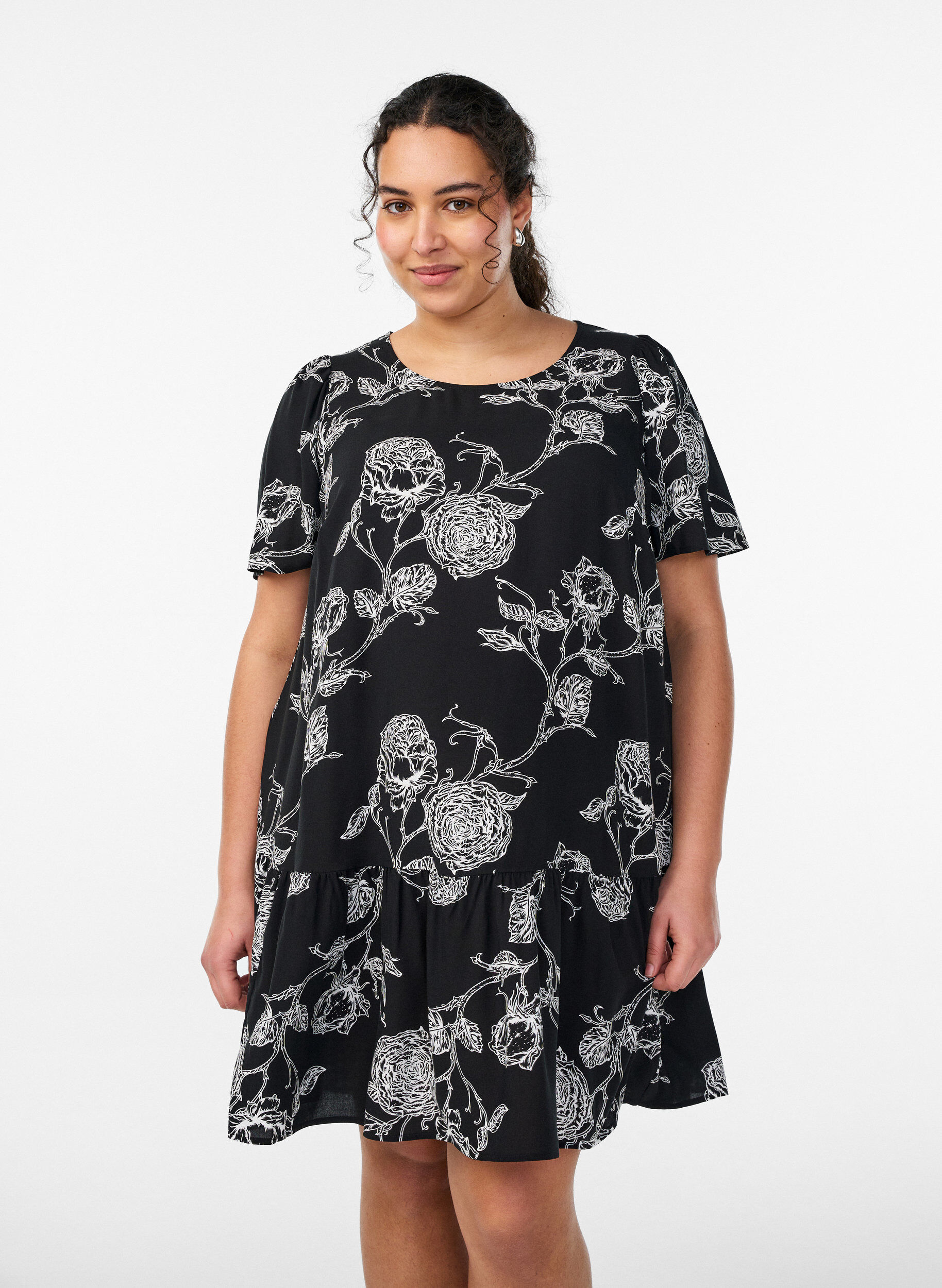Robe en viscose avec d&eacute;coupe, Noir, Model