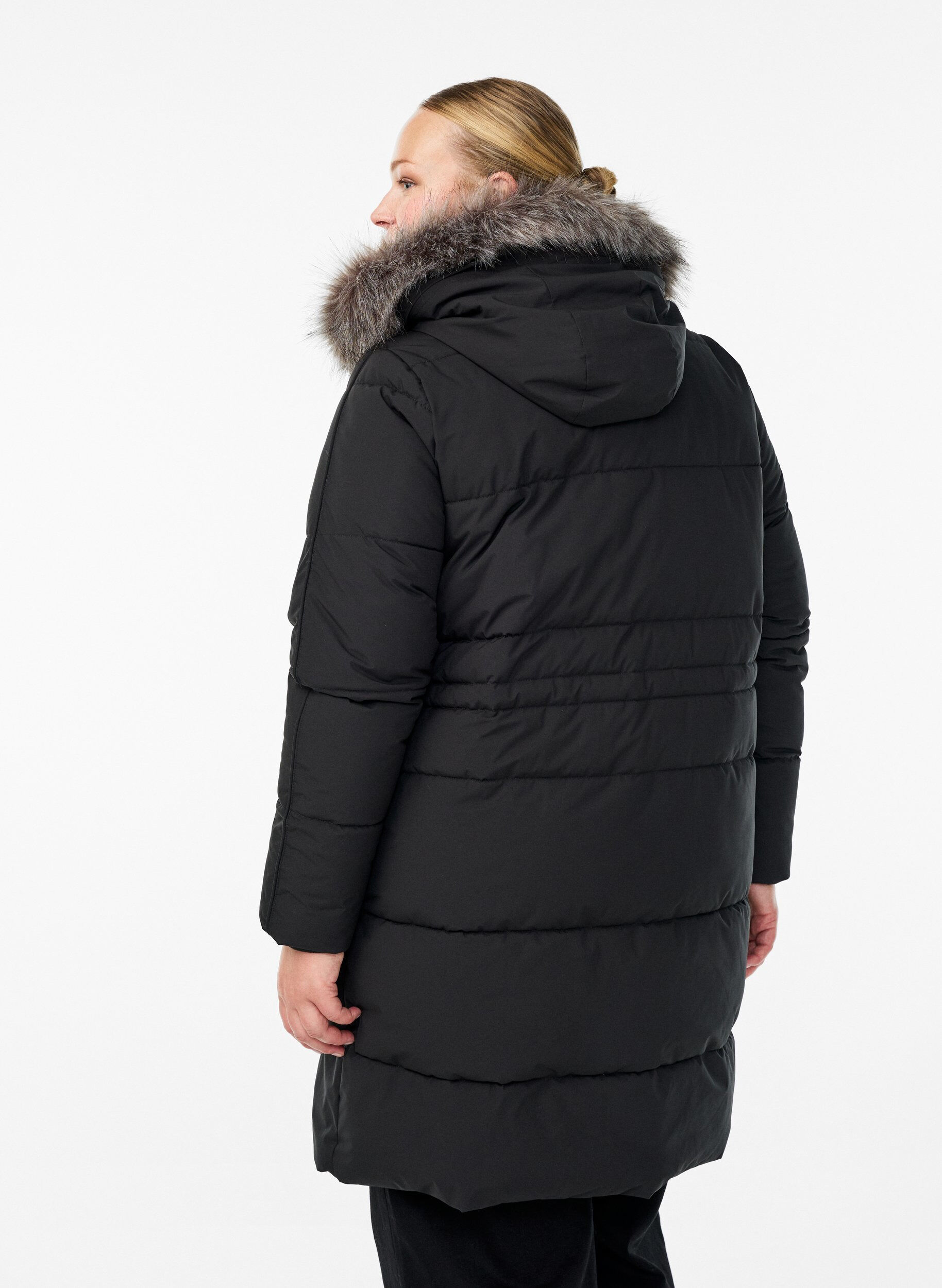 Zizzi Parka d&eacute;perlante avec col en fausse fourrure, Noir, Model image number 2