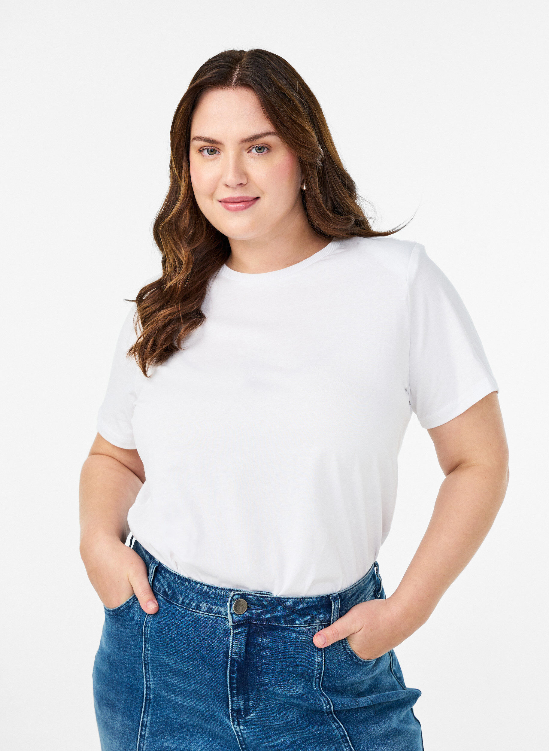 Zizzi T-shirt basic en coton avec &eacute;paulettes, Blanc, Model image number 0