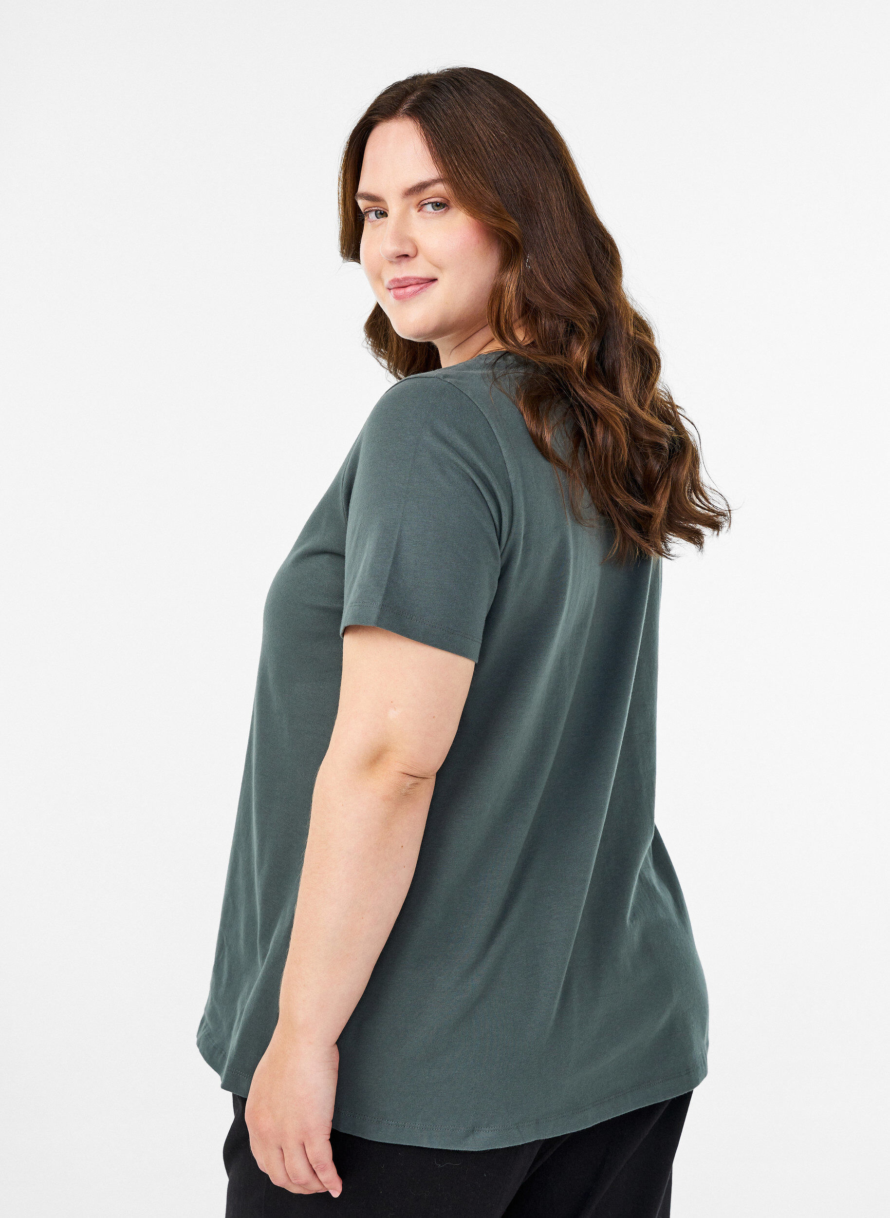 Zizzi T-shirt basic uni en coton, Vert fonc&eacute;, Model image number 2