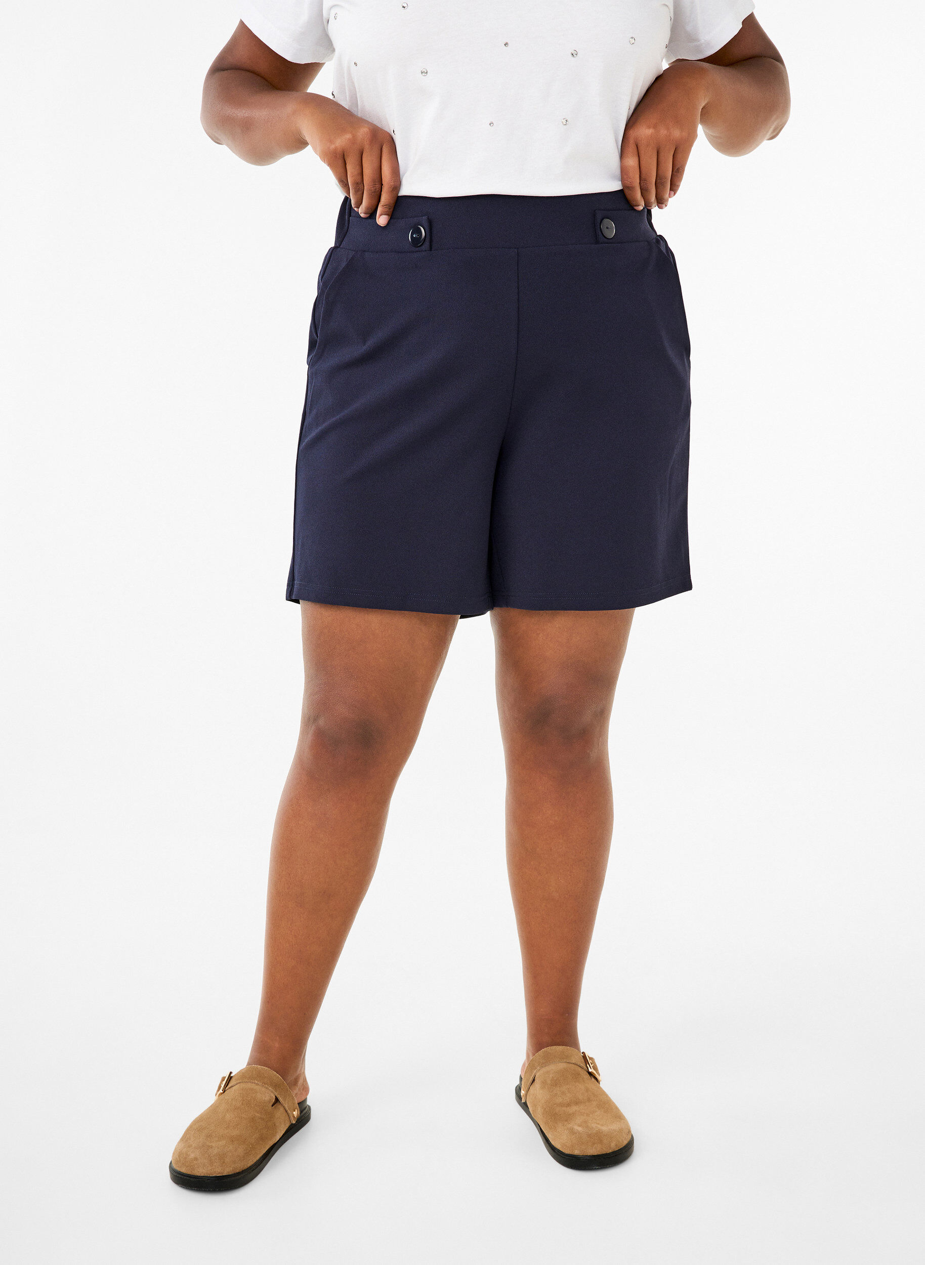 Zizzi Short avec poches et coupe ample, Bleu, Model image number 3