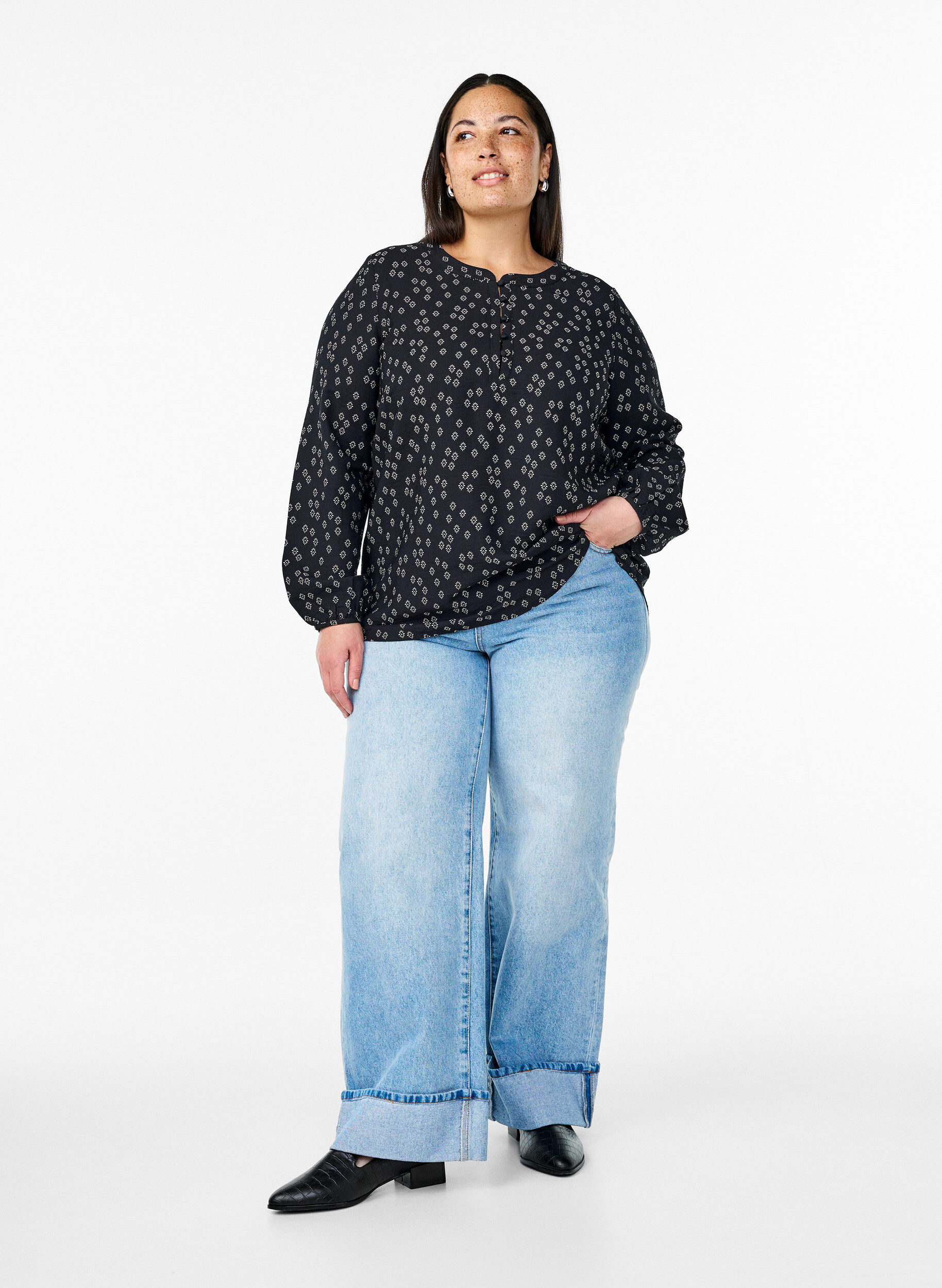 Zizzi Chemisier &agrave; manches longues avec motif et boutons, Noir, Model image number 1