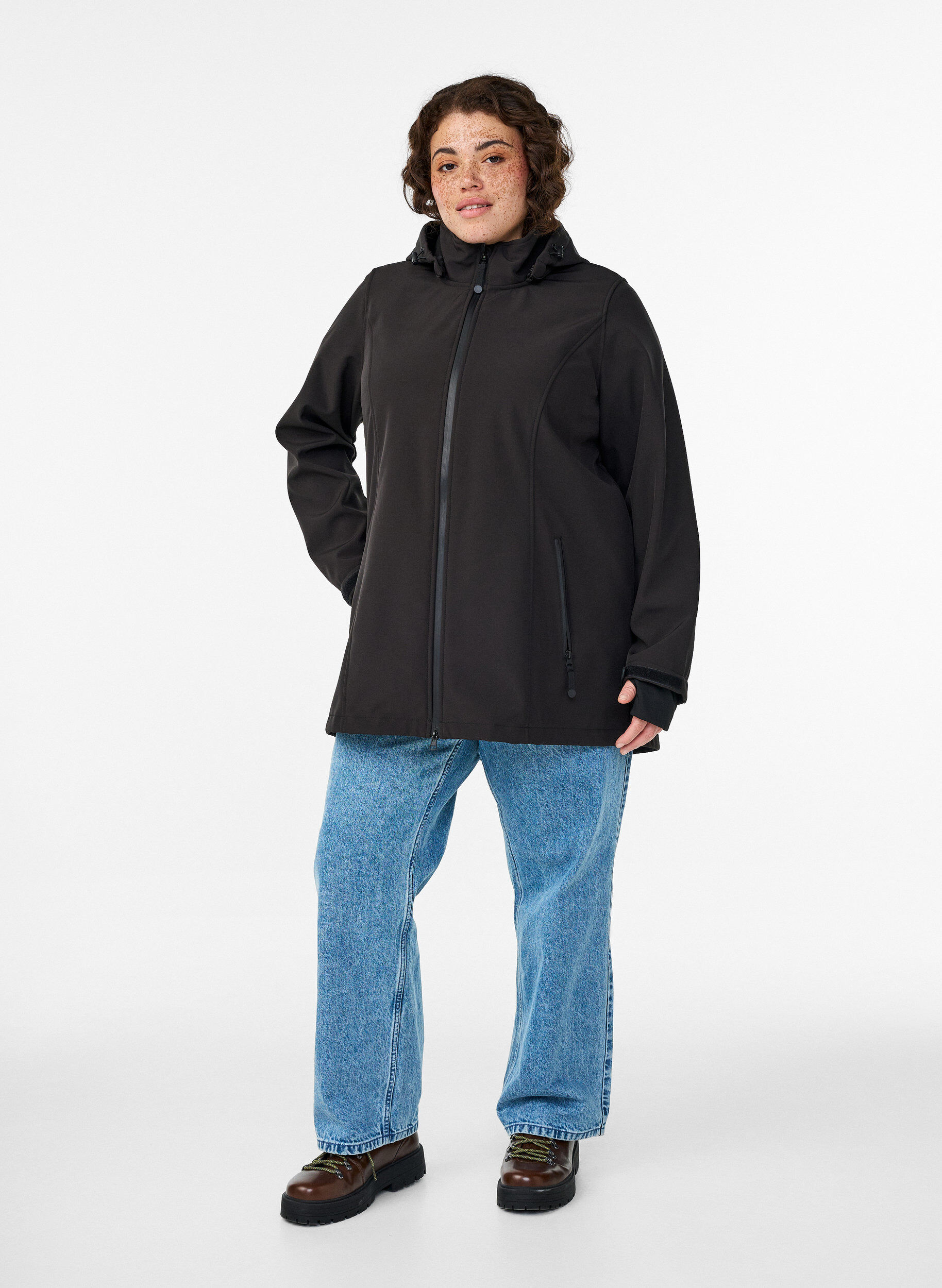 ZizziVeste courte softshell avec capuche amovible, Noir, Model image number 1