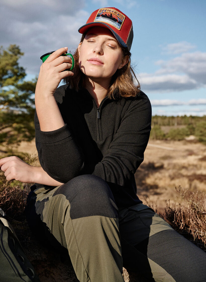 Pull en viscose avec col haut et fermeture éclair, Black, Image image number 0