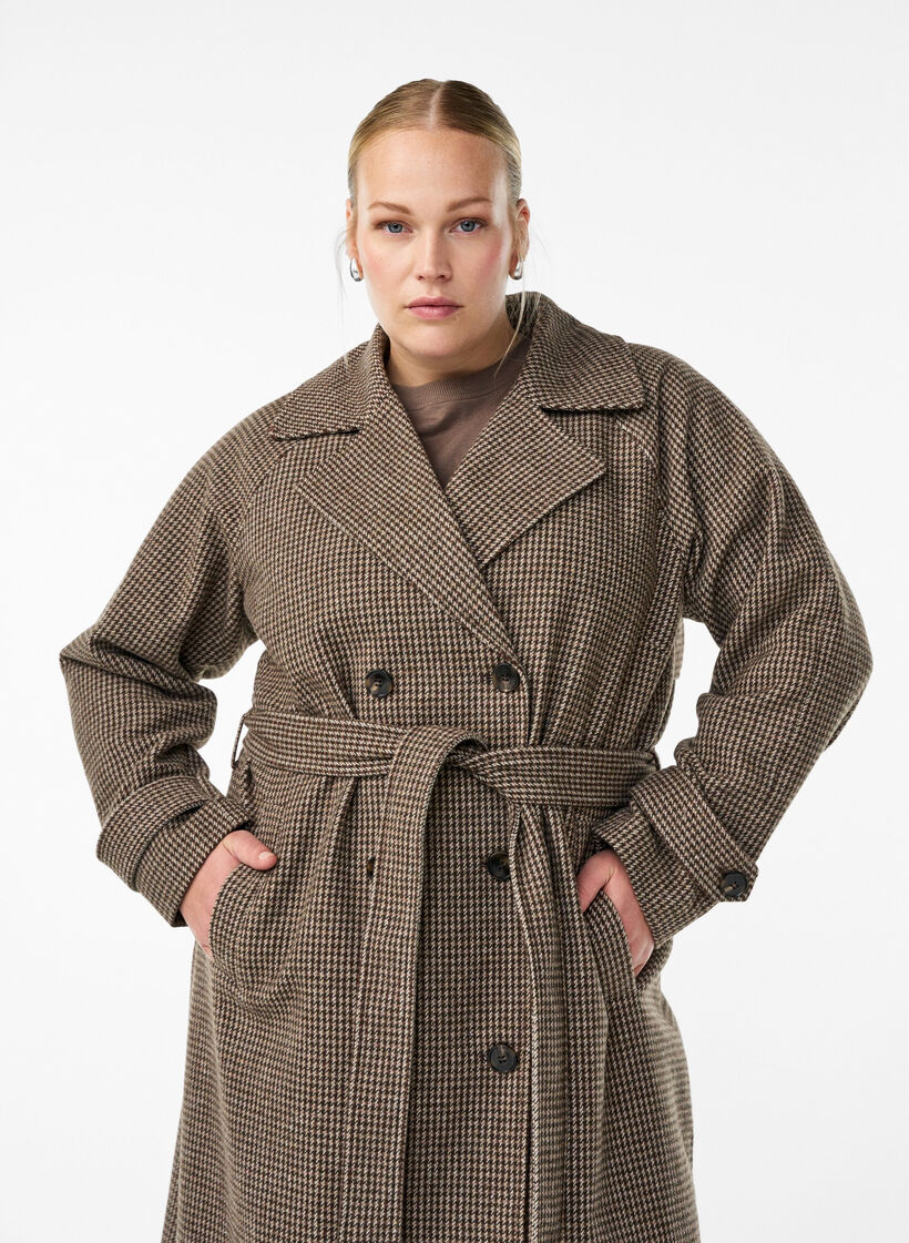 Manteau à carreaux avec ceinture, Marron, Model