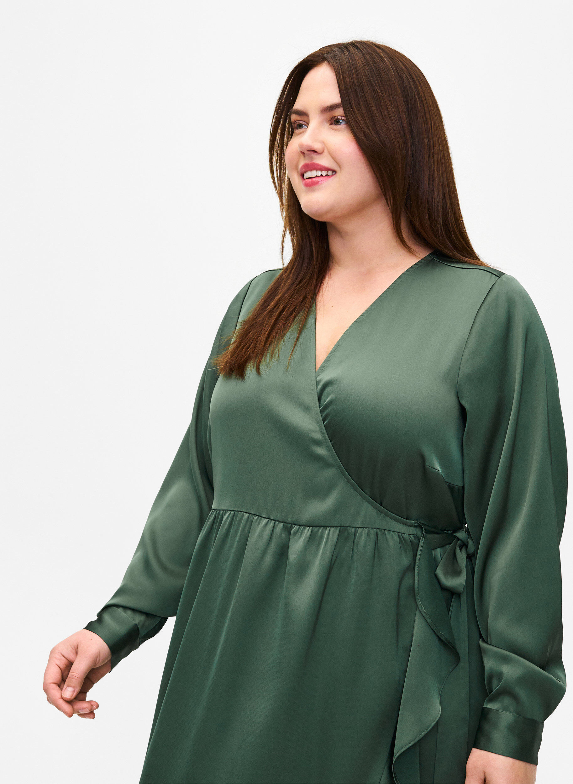Zizzi Robe portefeuille en satin &agrave; manches longues, Duck Green, Model image number 2