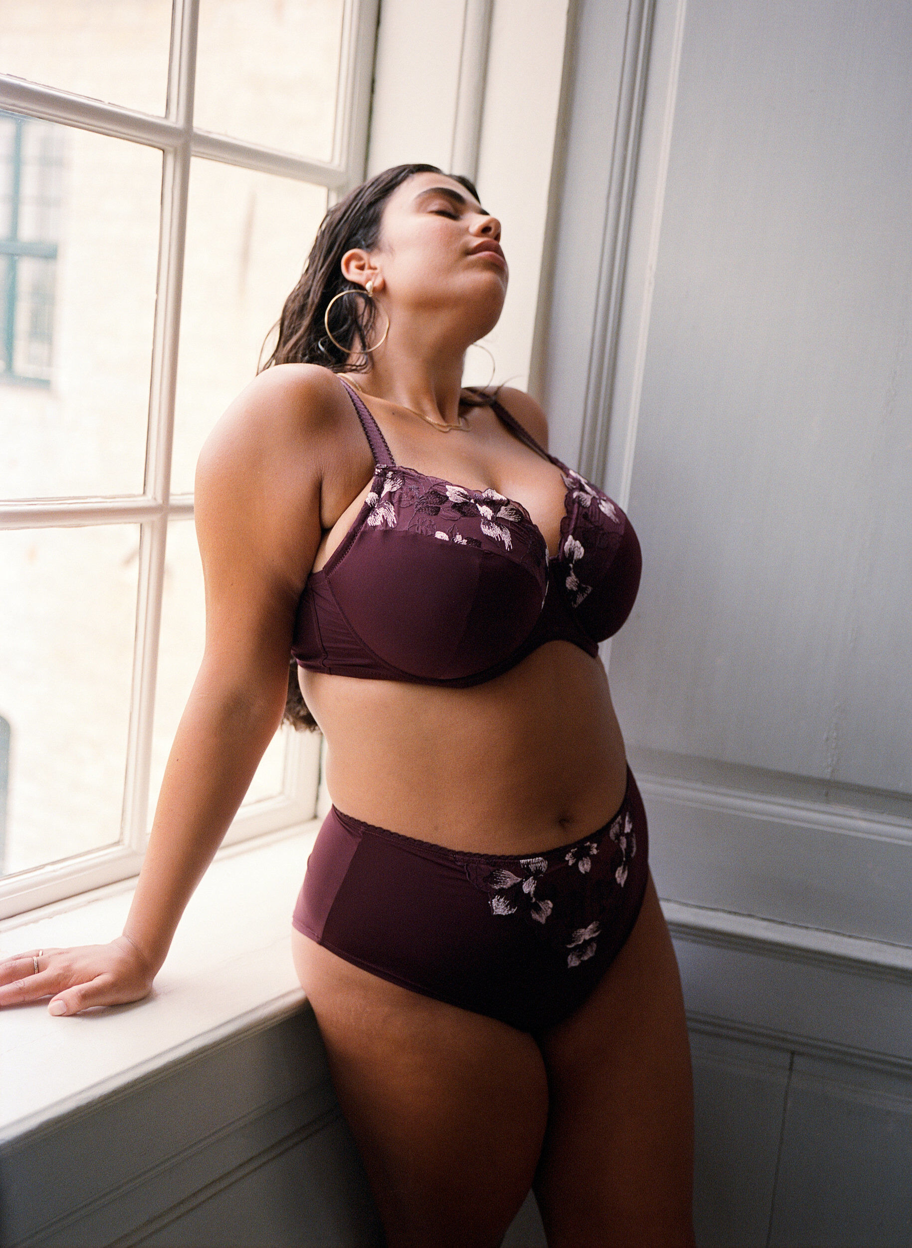 Zizzi Culotte en microfibre &agrave; broderie florale, Bordeaux fonc&eacute;, Image image number 0