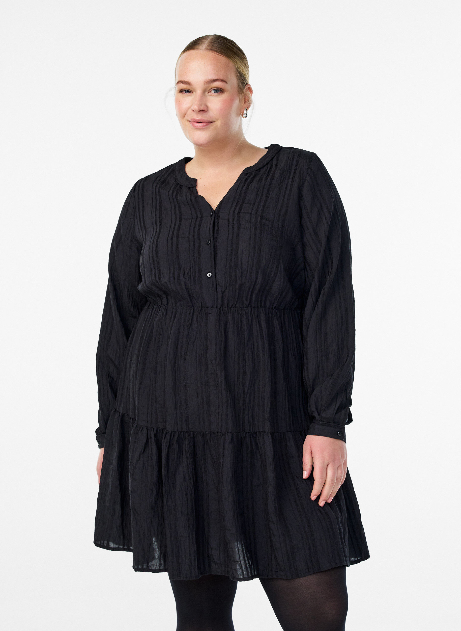 Robe courte &agrave; texture ray&eacute;e tiss&eacute;e et taille &eacute;lastique, Noir, Model