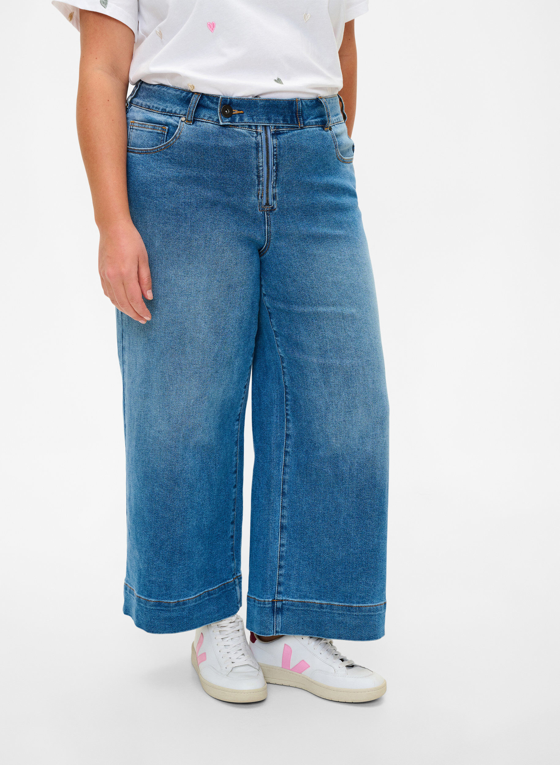 Zizzi Jean flare &agrave; coupe &eacute;vas&eacute;e, Bleu, Model image number 2