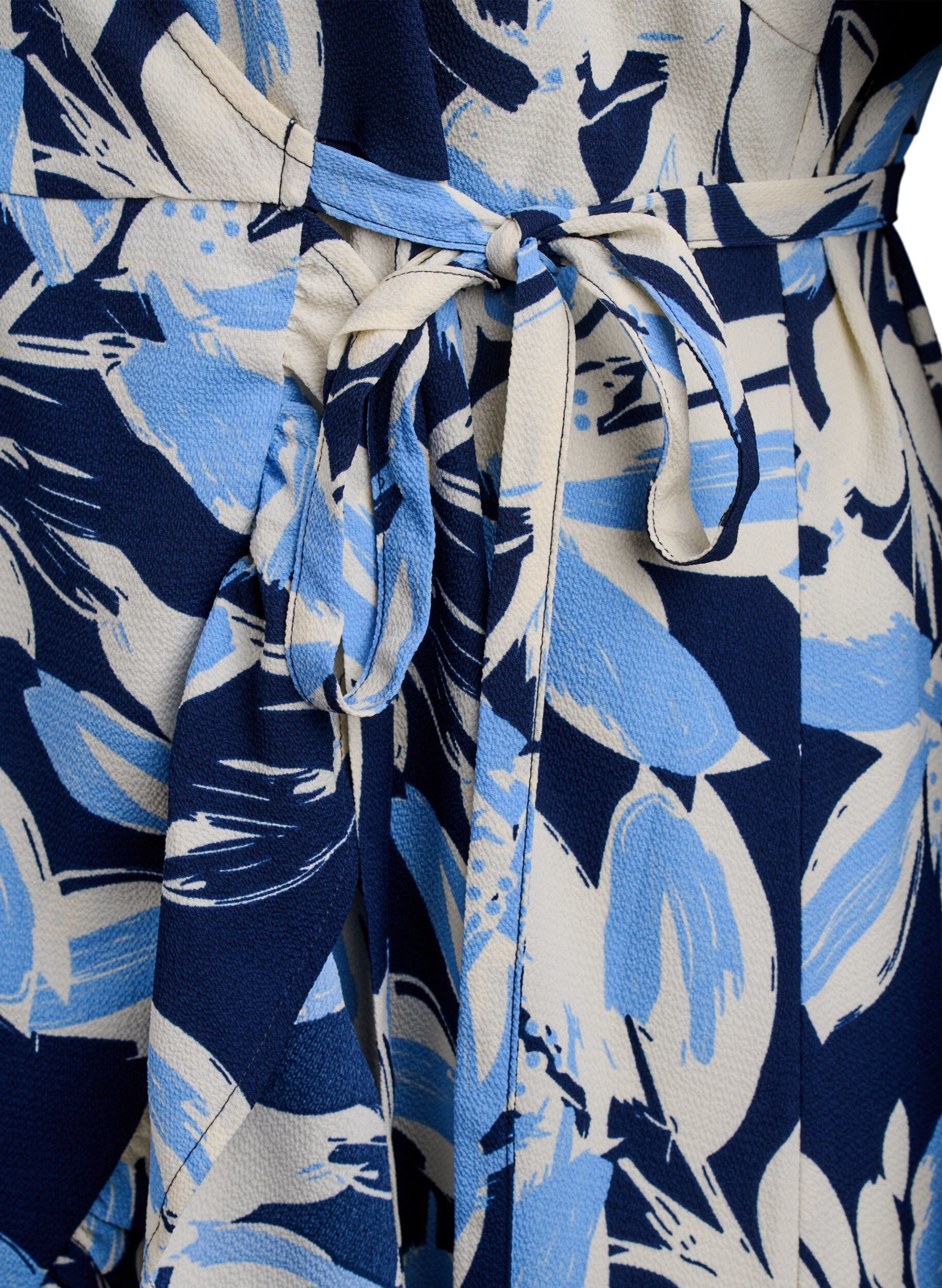 Zizzi Robe portefeuille florale &agrave; manches courtes, Bleu, Packshot image number 3