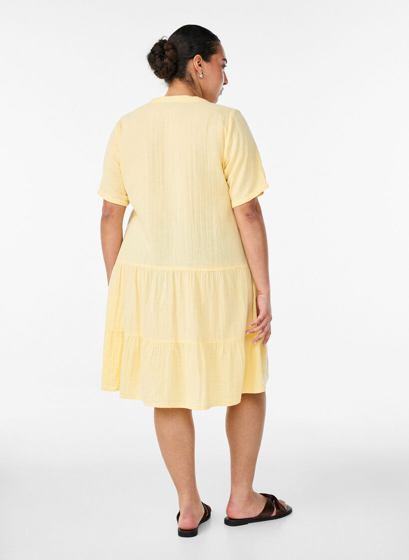 Robe courte &eacute;vas&eacute;e en mousseline de coton, Jaune clair, Model image number 2
