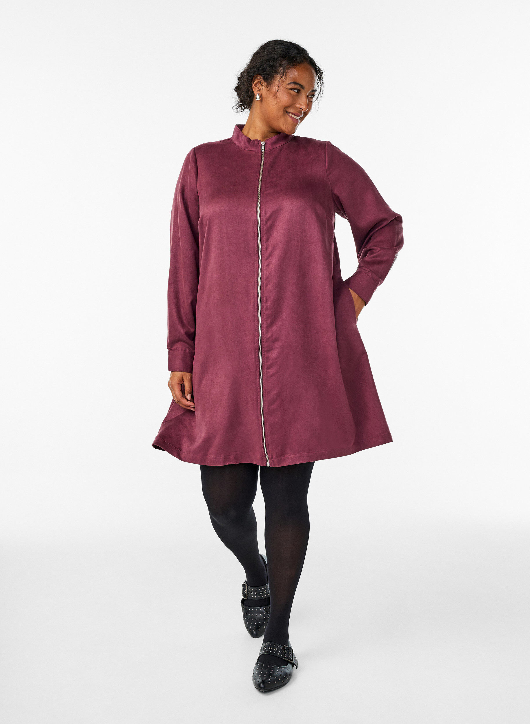 Zizzi Longue chemise en faux su&egrave;de avec fermeture &eacute;clair, Bordeaux, Model image number 1