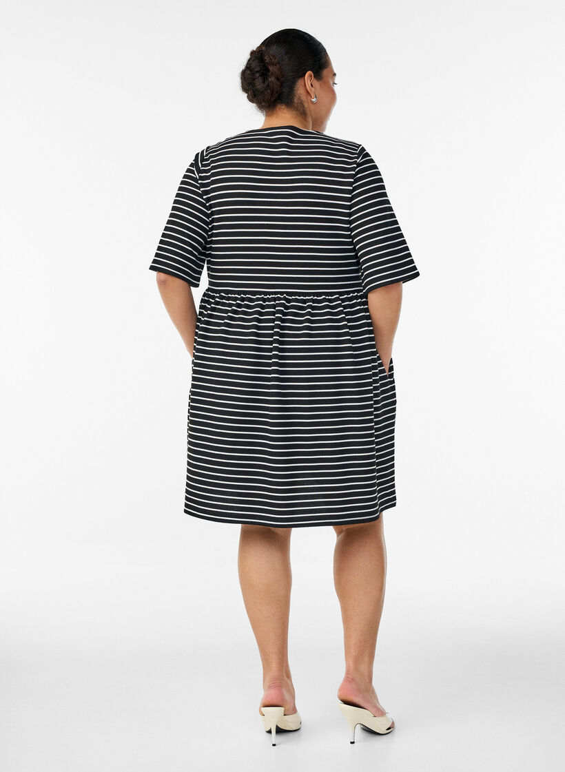 Robe avec texture c&ocirc;tel&eacute;e et taille empire, Blanc, Model image number 2