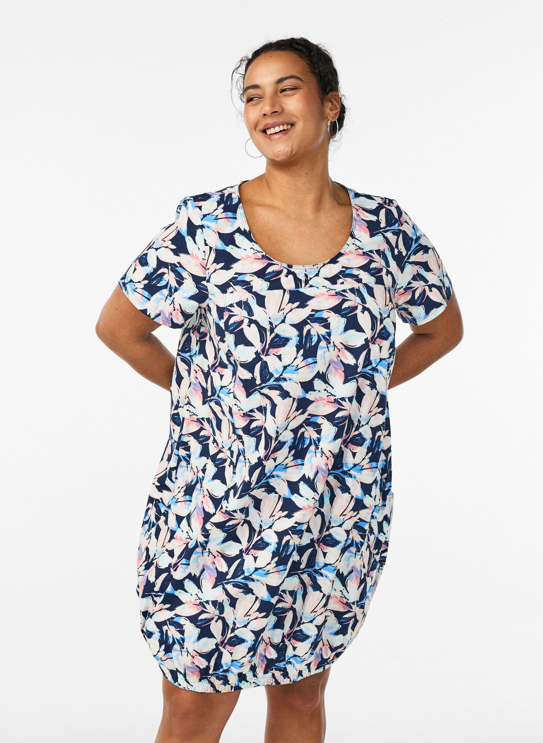 Robe en coton &agrave; manches courtes avec imprim&eacute;, Bleu, Model