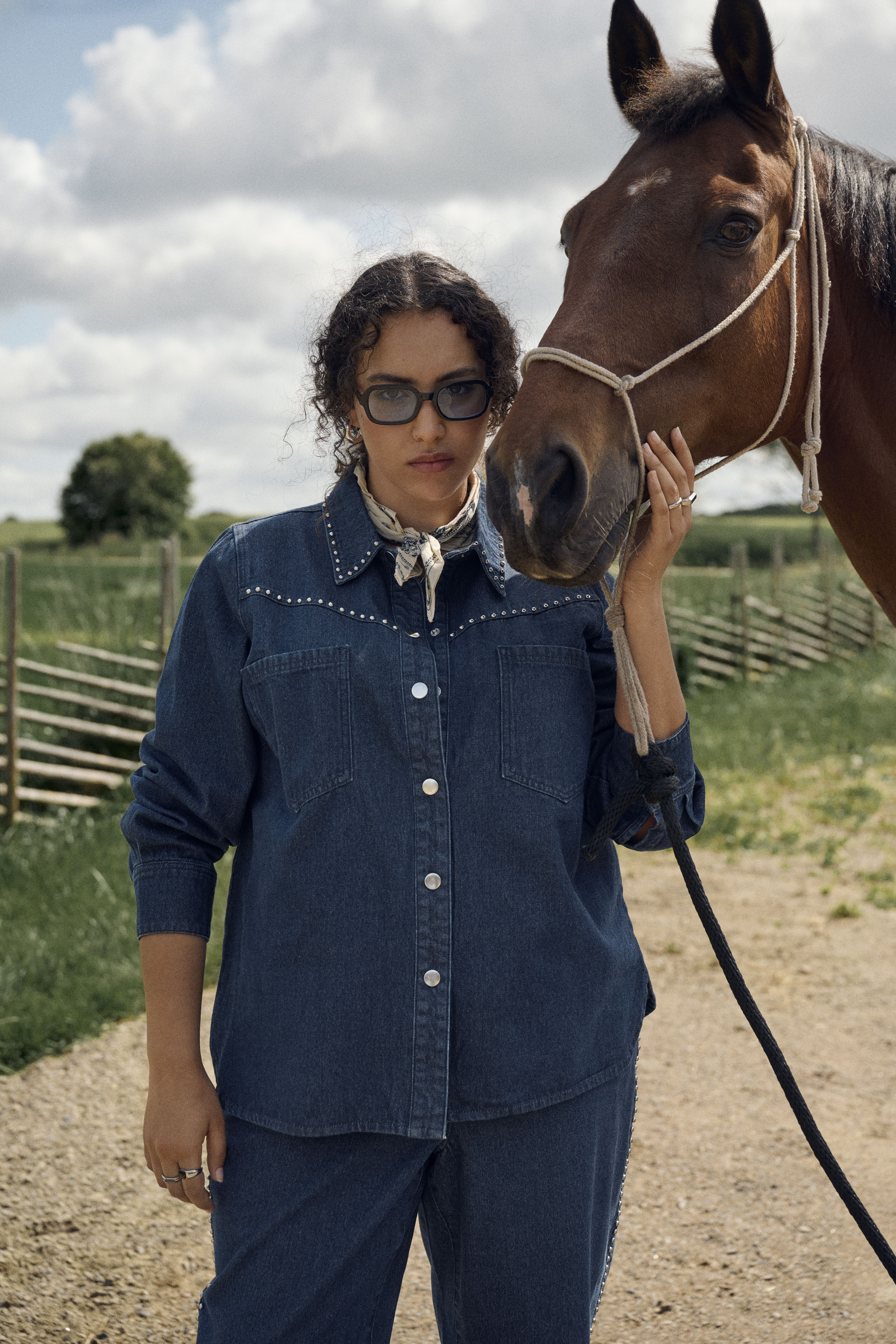 Ensemble de denim assorti, , Model