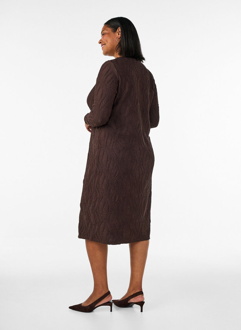 Robe midi &agrave; texture ondul&eacute;e et manches longues, Marron, Model image number 1