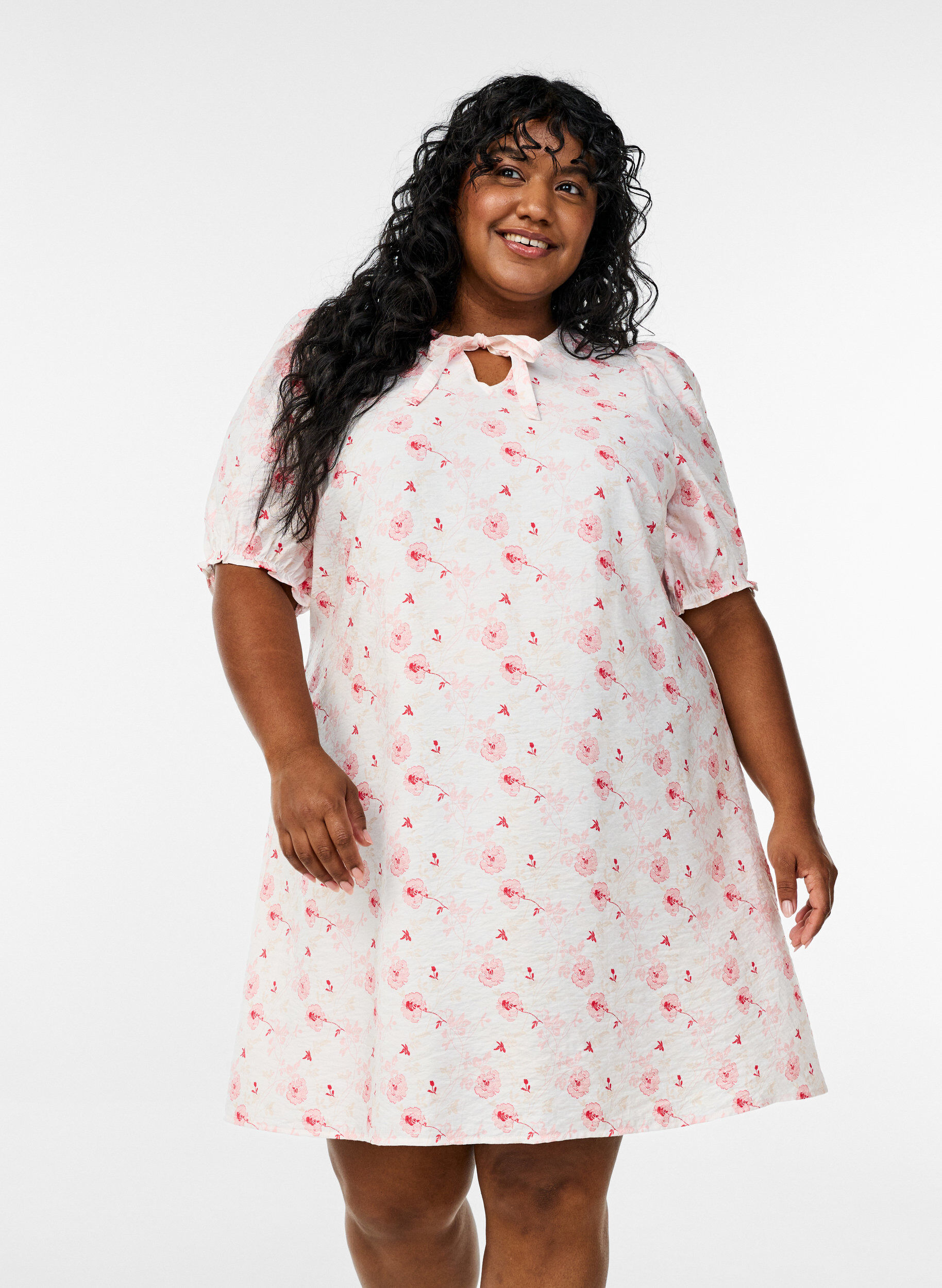 Zizzi Robe courte &agrave; coupe &eacute;vas&eacute;e avec imprim&eacute; floral, Rose, Model image number 0