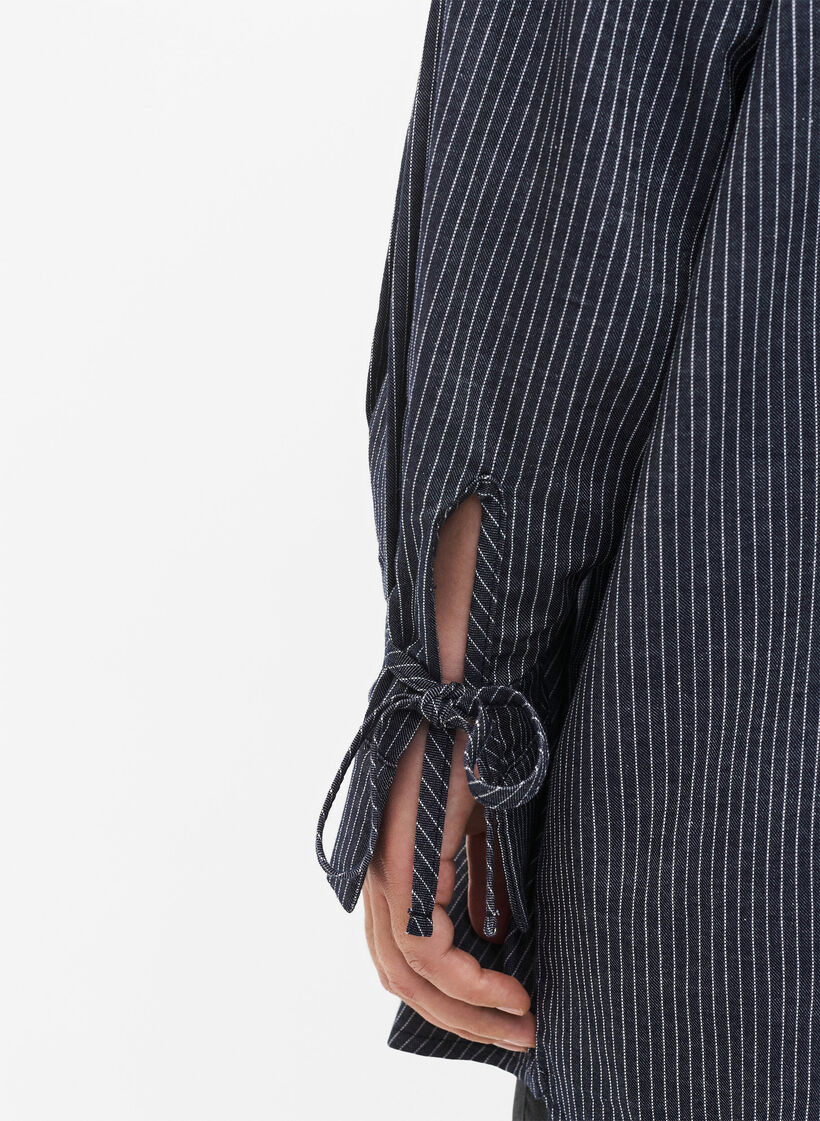 Chemise avec d&eacute;tail nou&eacute; sur les manches, Navy Stripe, Model image number 2