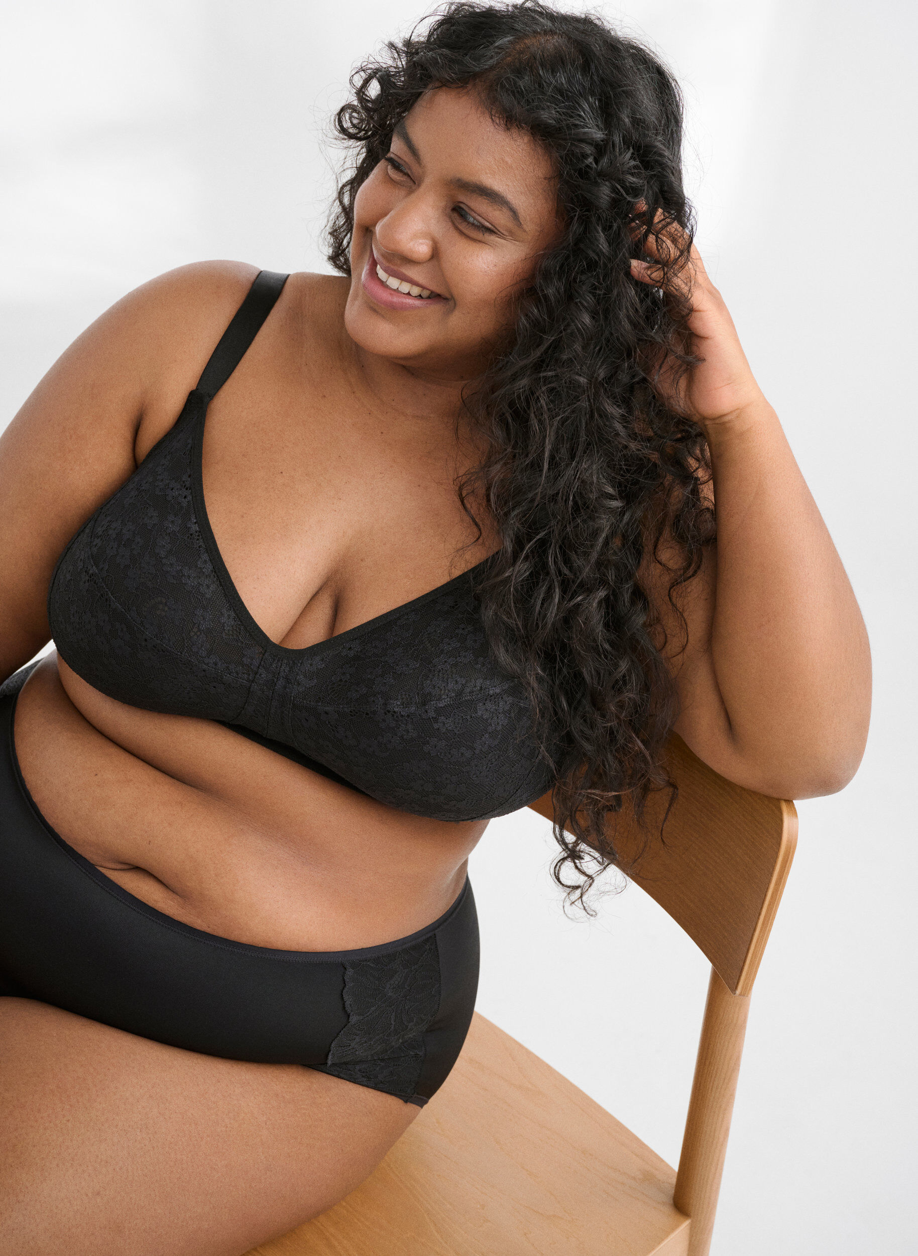 Zizzi Soutien-gorge triangle sans armatures en dentelle, Noir, Image image number 0