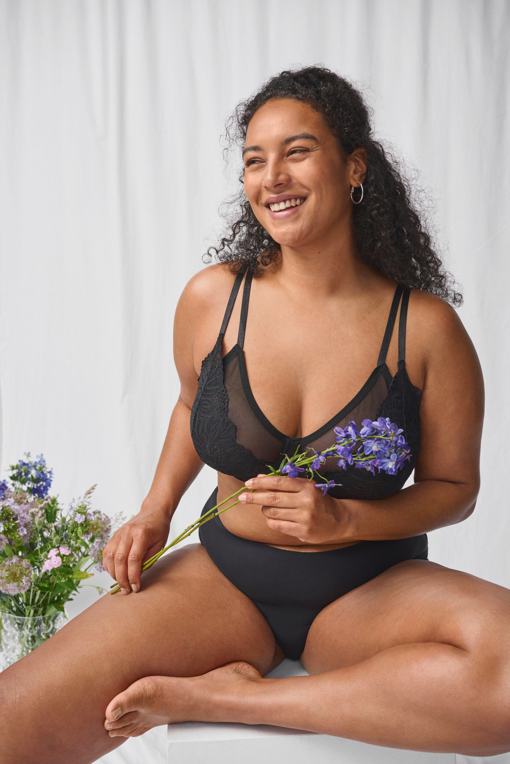 Zizzi Soutien-gorge couvrant avec dentelle et maille, Black, Image image number 0