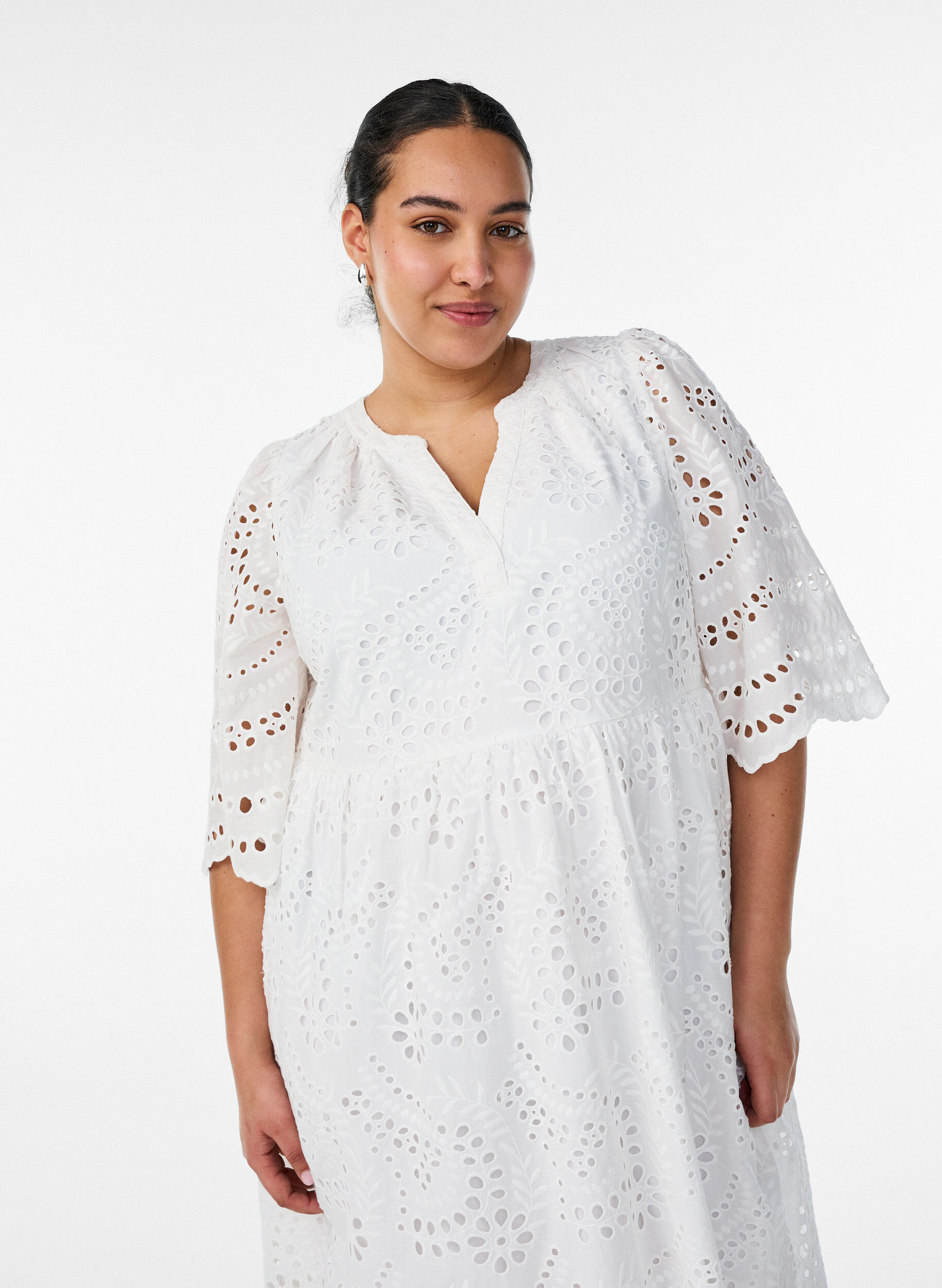 Zizzi Robe midi en broderie anglaise &agrave; taille empire, Blanc, Model image number 2