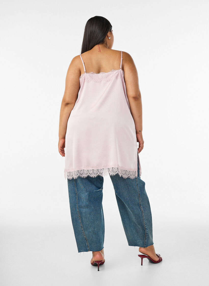 Haut long en satin bord&eacute; de dentelle, Rose poudr&eacute;e, Model image number 2