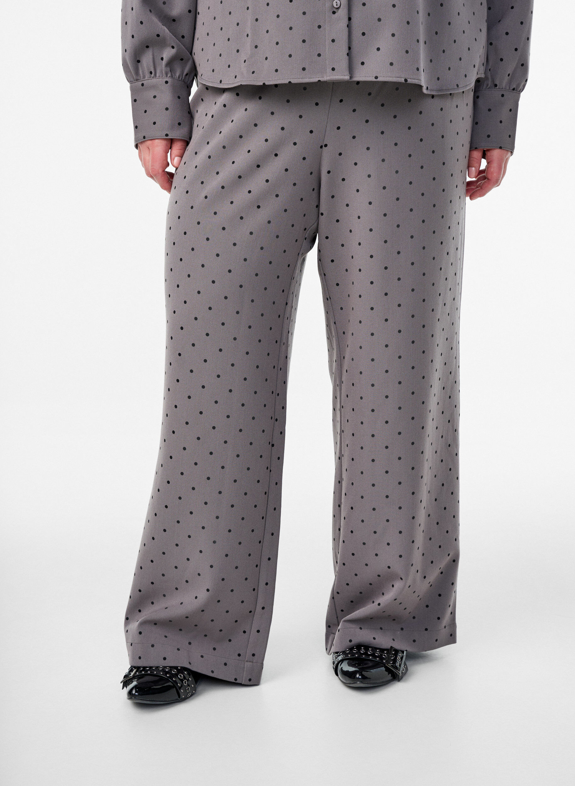 Zizzi Pantalon large &agrave; taille haute, Gris, Model image number 2