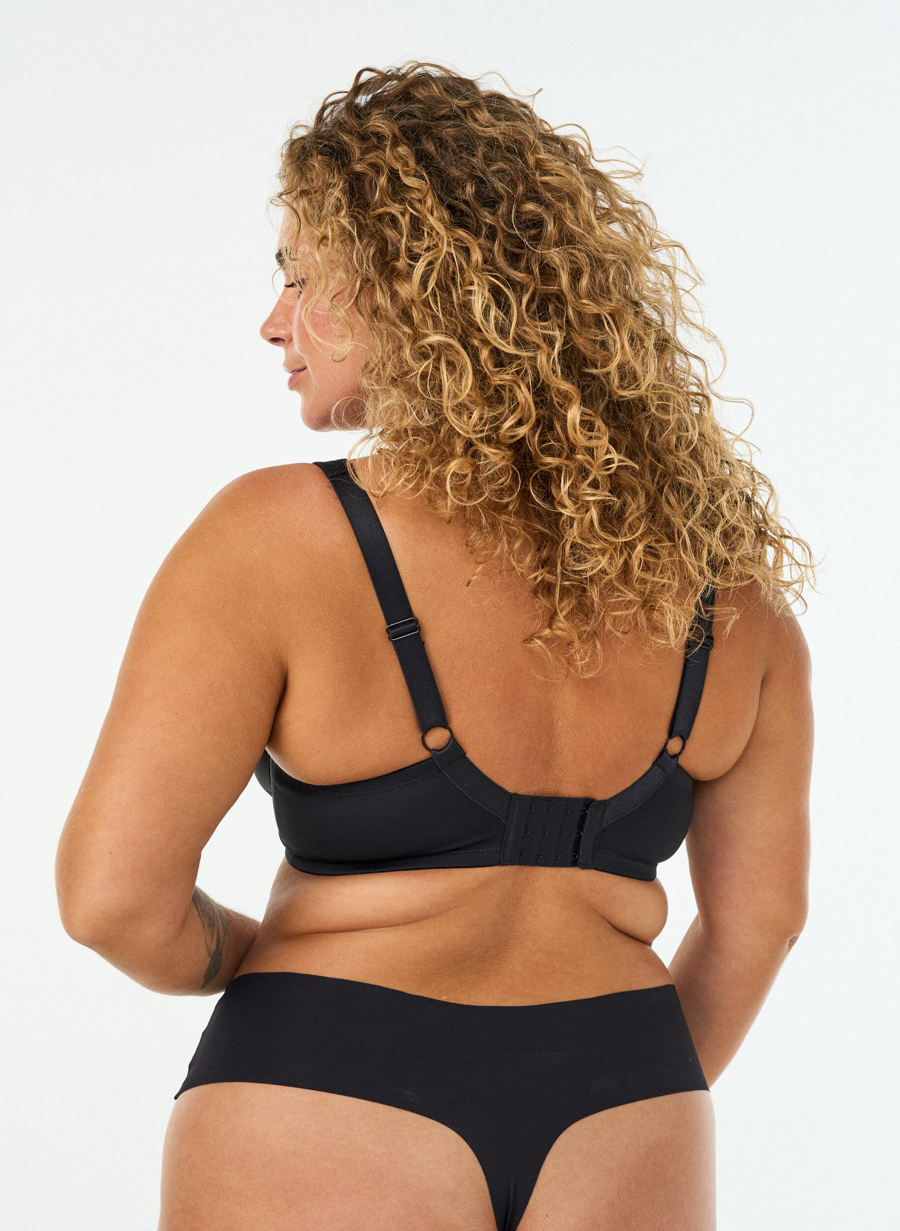 ZizziSoutien-gorge grand maintien avec bonnets moul&eacute;s, Noir, Model image number 1