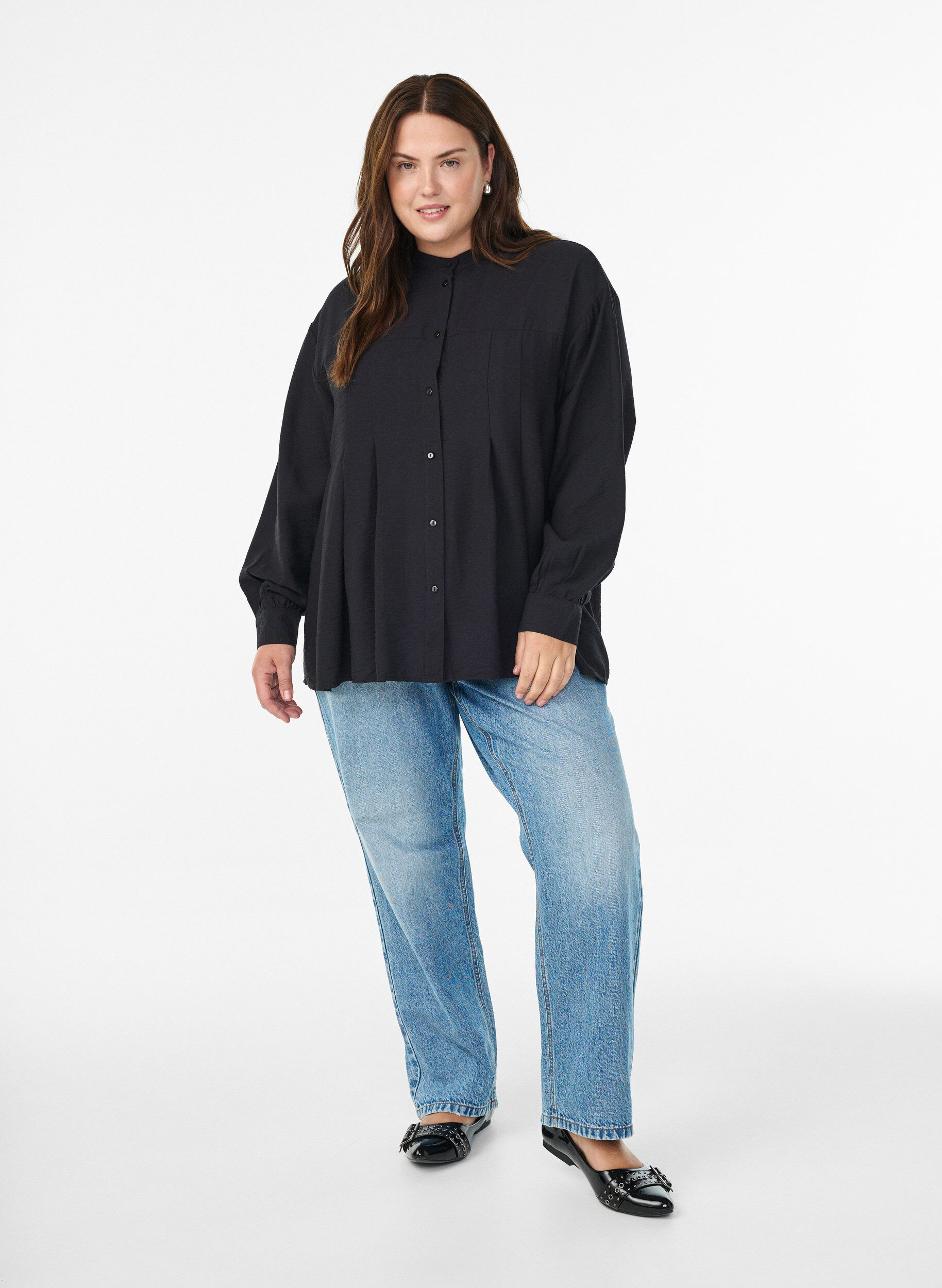 Zizzi Chemise &eacute;vas&eacute;e en viscose, Noir, Model image number 1