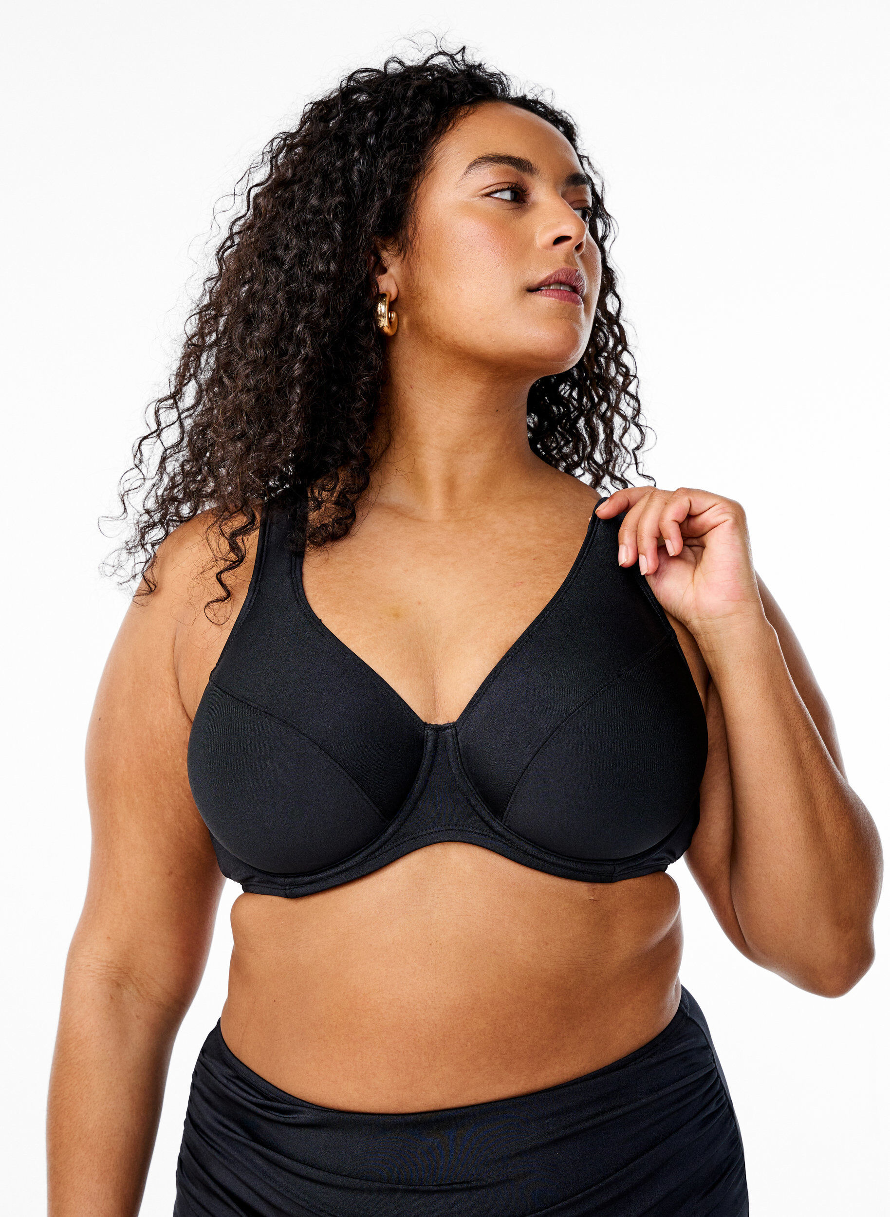 Haut de bikini couvrant avec armatures, Noir, Model