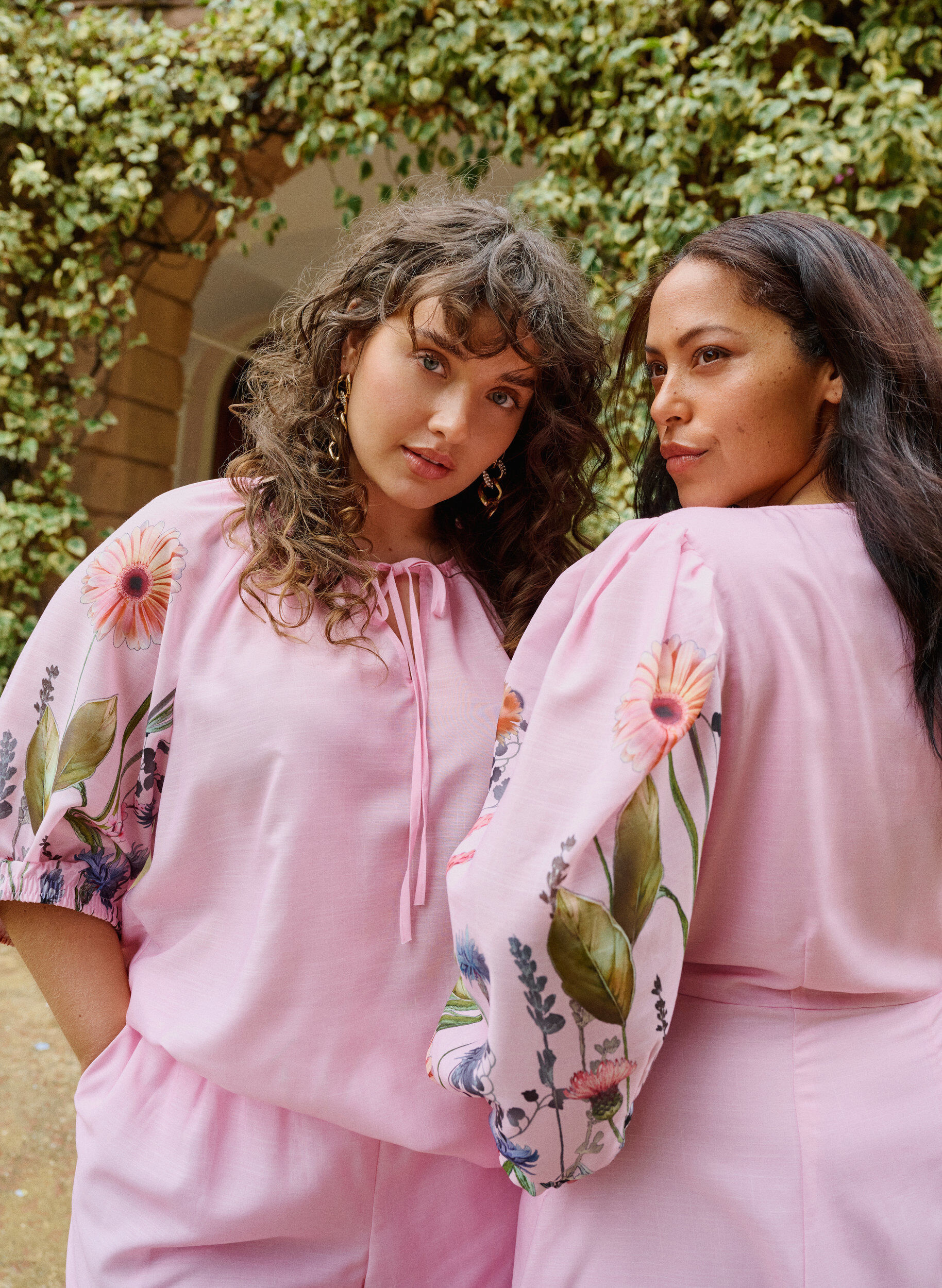 Blouse avec lien &agrave; nouer et manches &agrave; imprim&eacute; fleuri