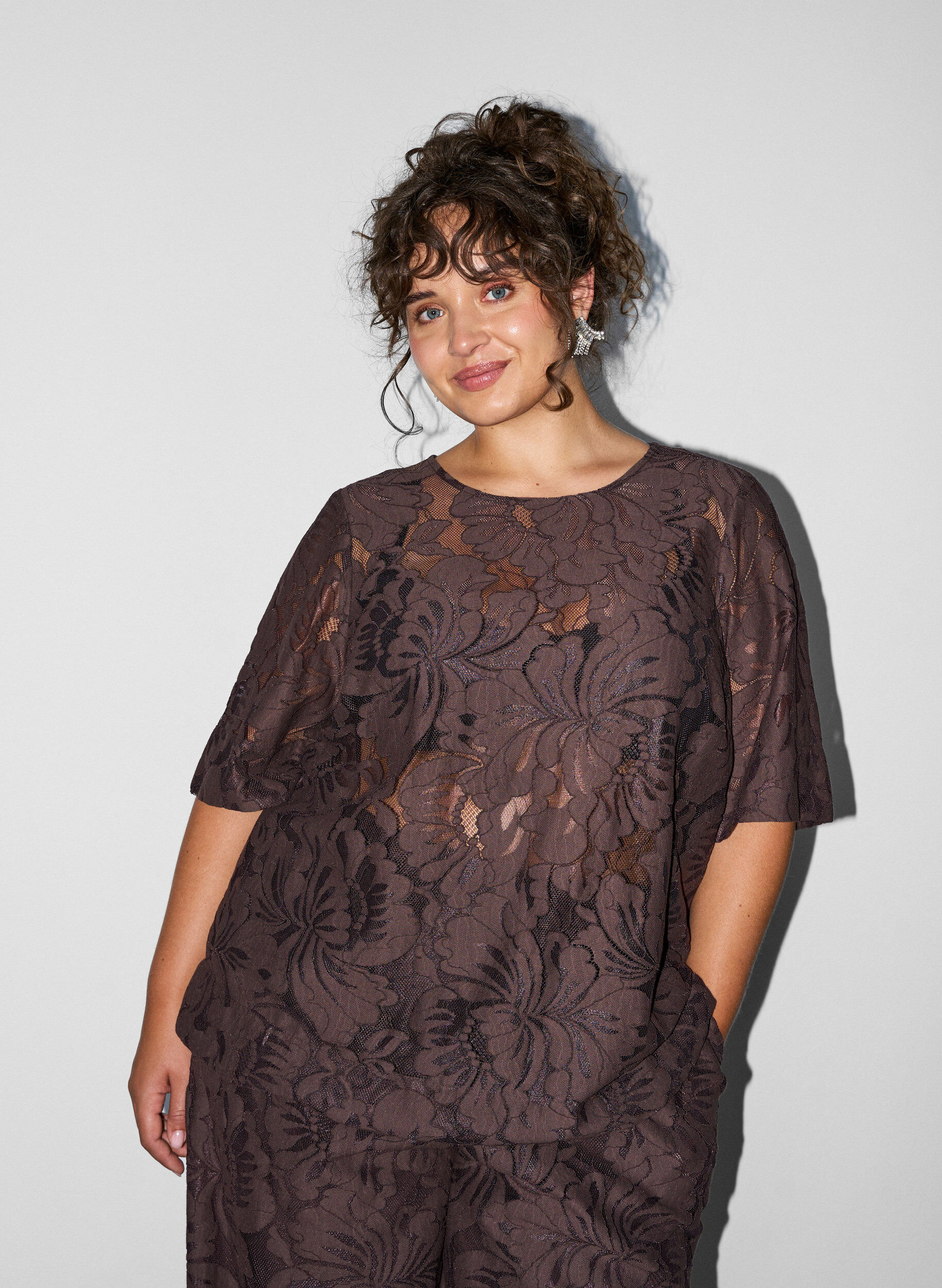 ZizziBlouse en dentelle avec manches courtes, Marron, Model image number 0