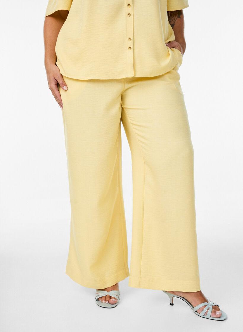 Pantalon ample avec ceinture &eacute;lastique et poches, Jaune clair, Model image number 2
