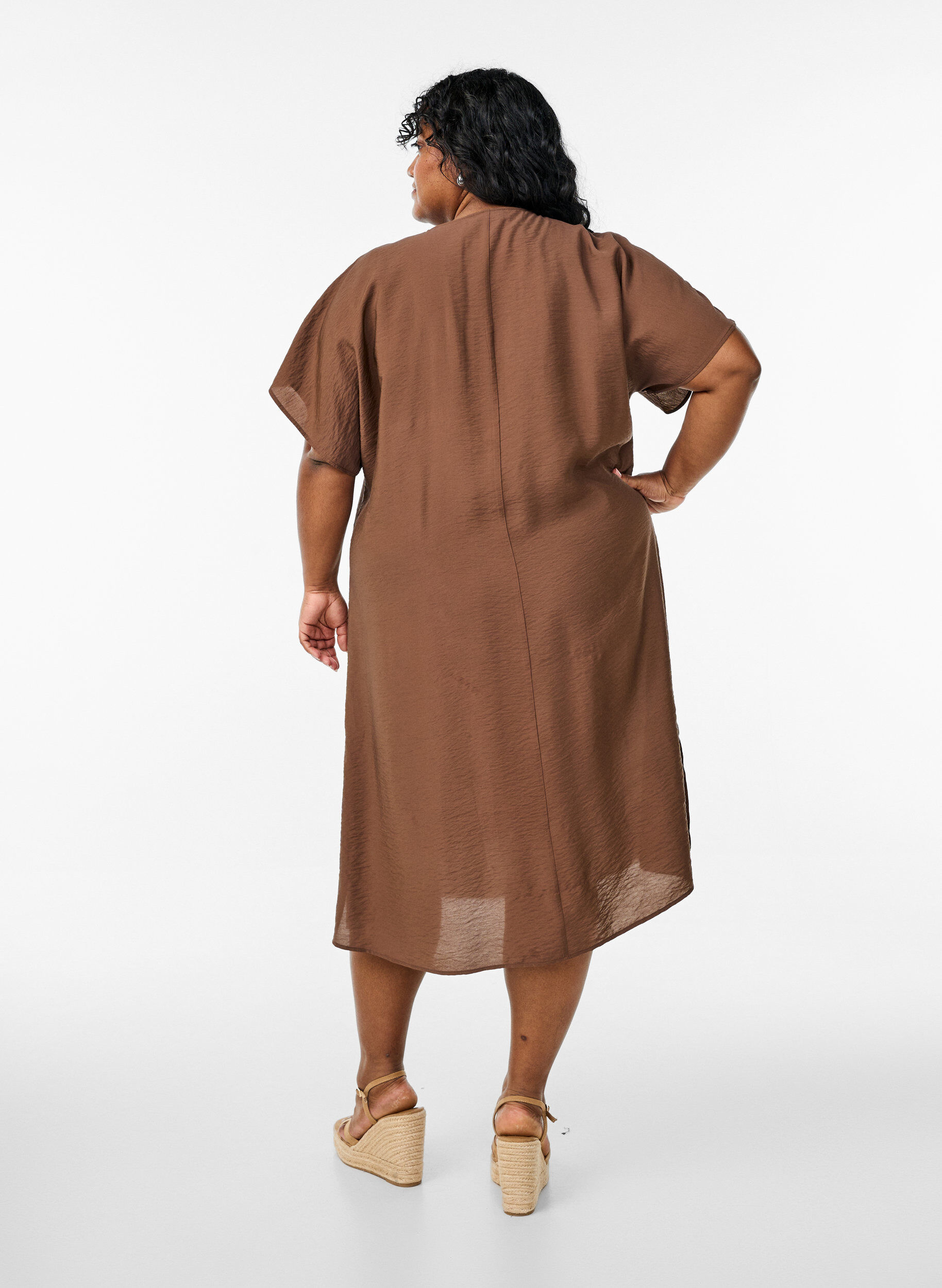 ZizziRobe &agrave; col en V en viscose, Marron, Model image number 2